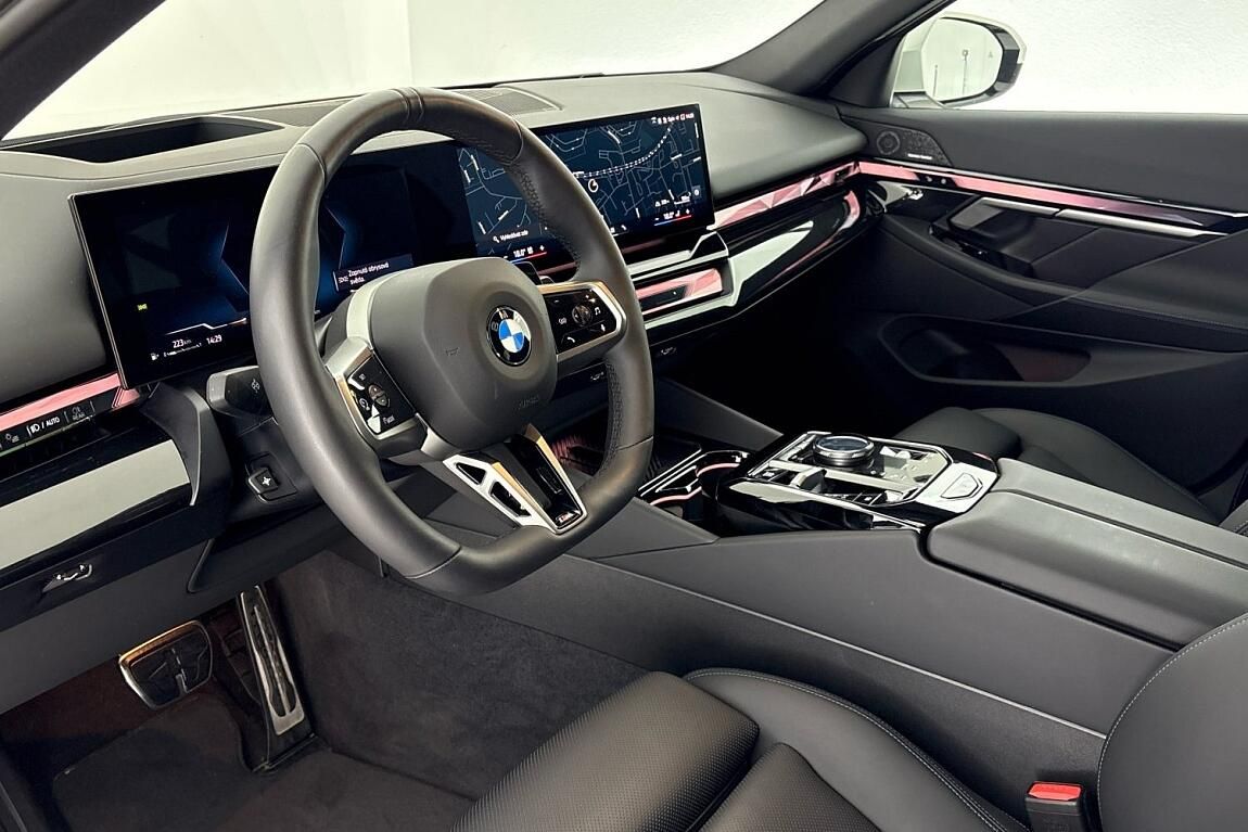 BMW Řada 5, 540d xDrive Sedan - fotka 6