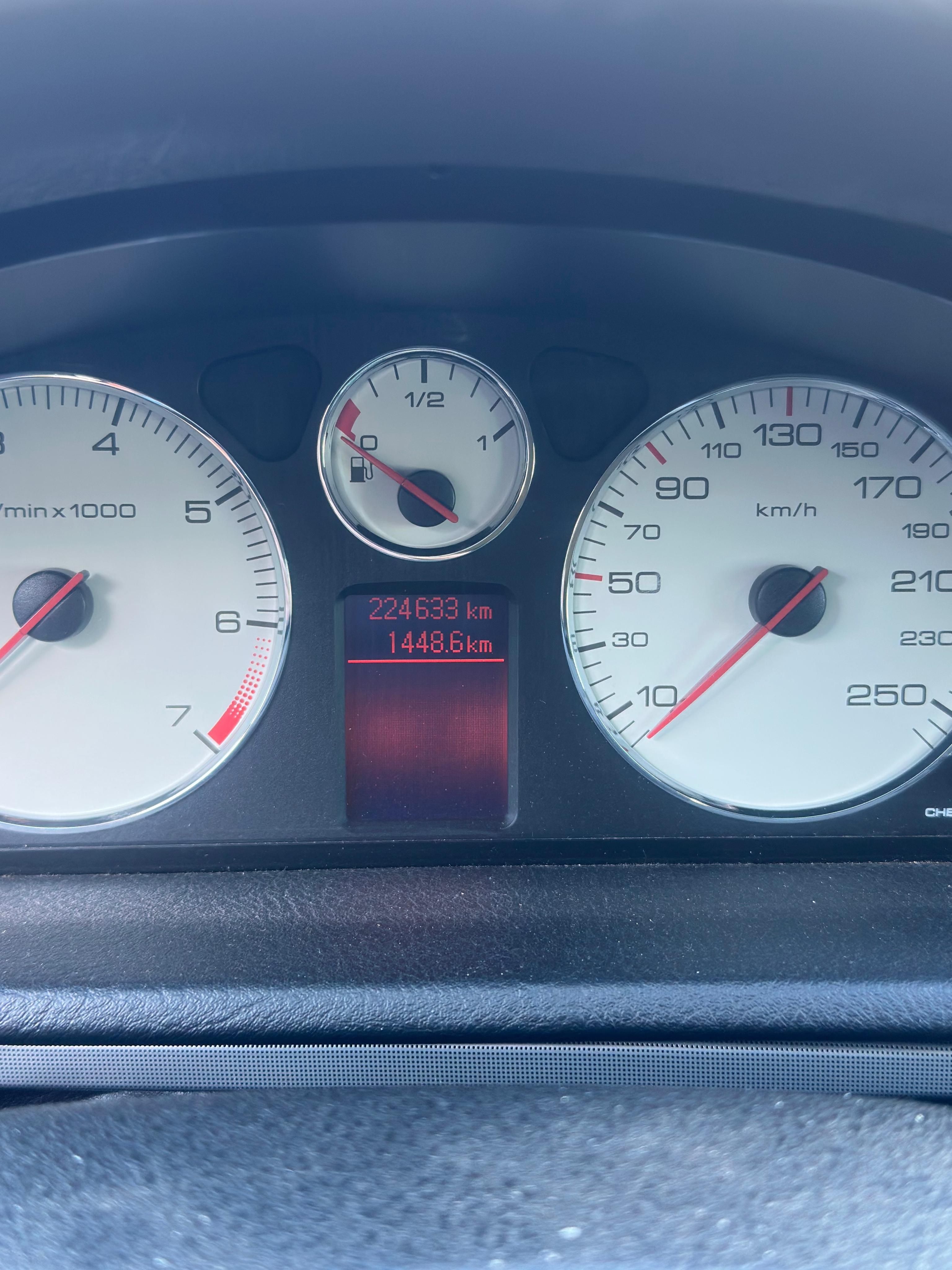 Peugeot 407, 2.0i 103kw - fotka 6