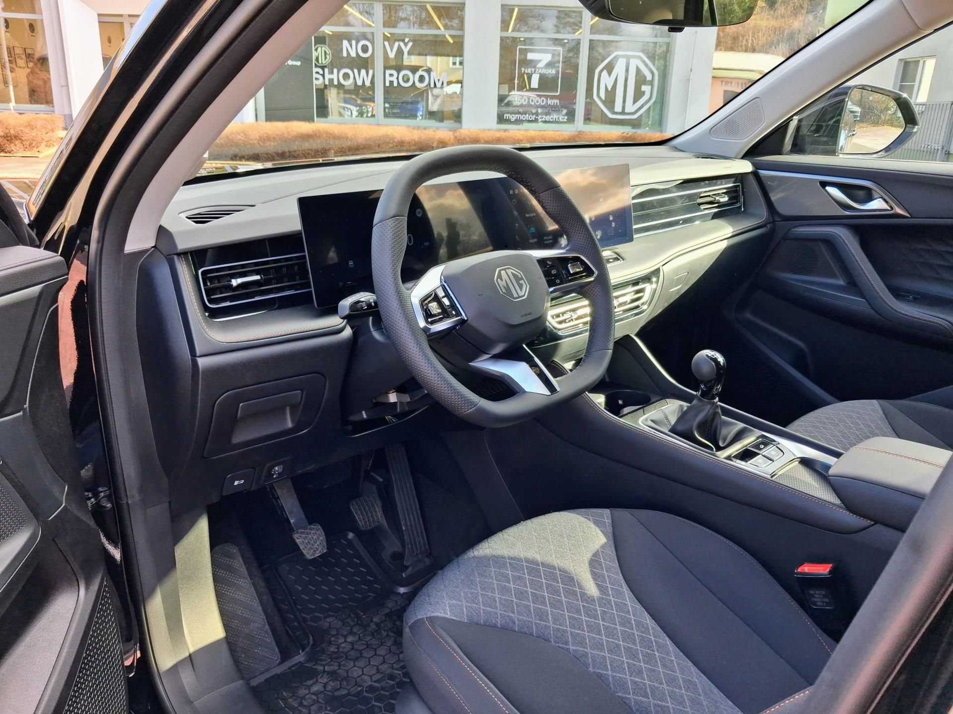 MG HS, EMOTION PHEV 200kW 4×2 3AT - fotka 4