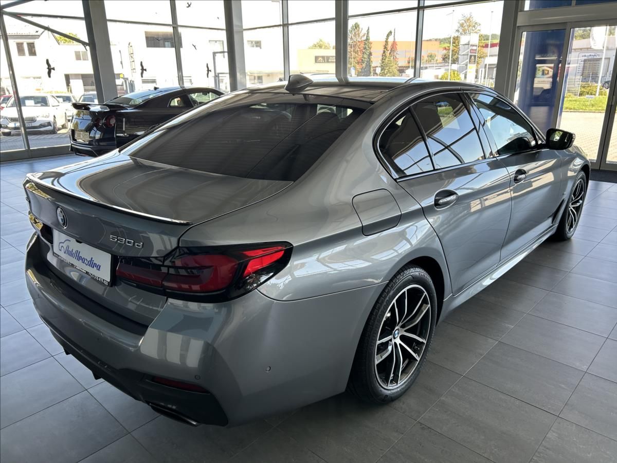 BMW Řada 5, 3,0   530xD,210kW,ČR,M-SPORT,D - fotka 6