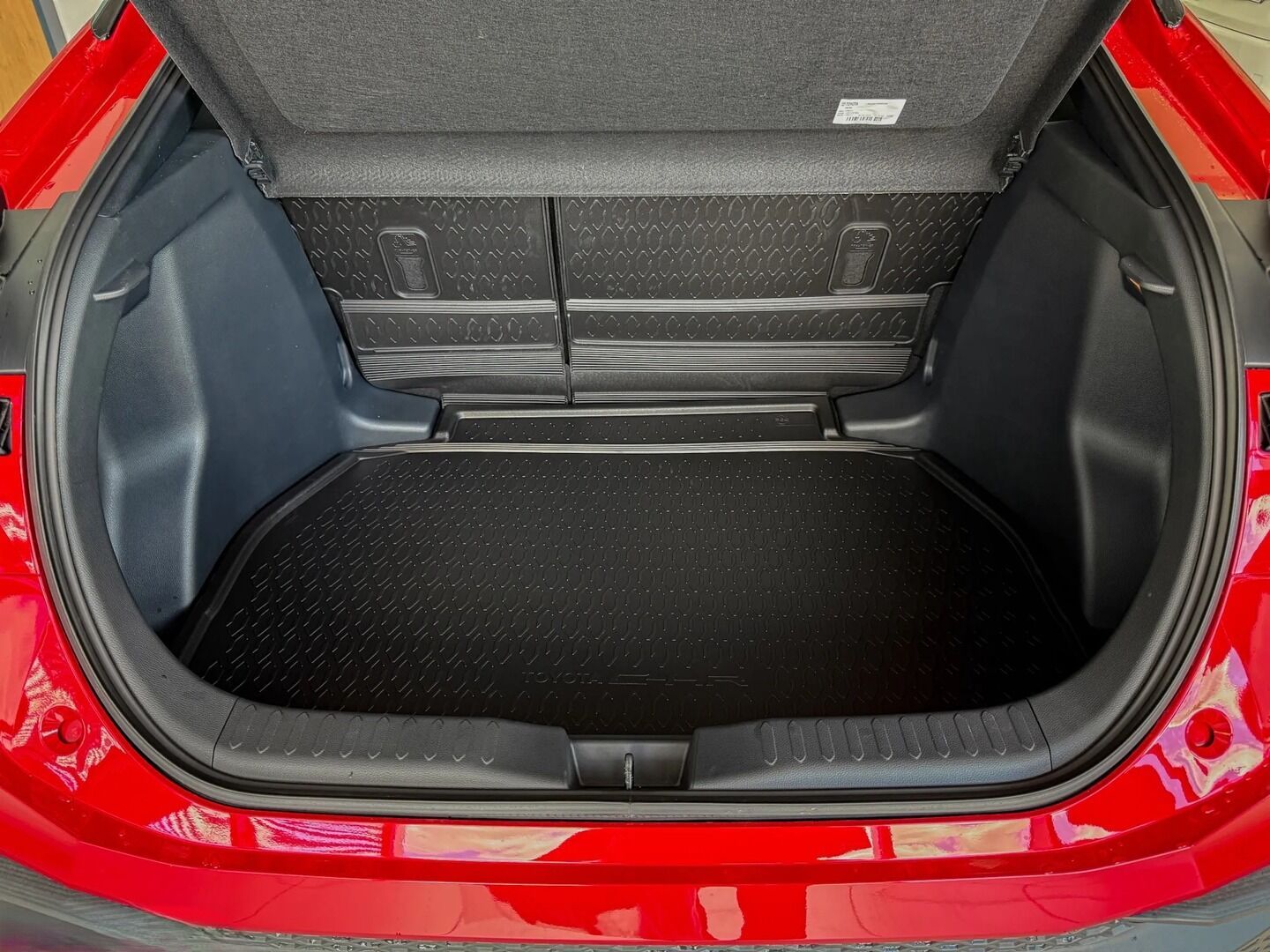 Toyota C-HR, Comfort 1,8 Hybrid 140 - fotka 6