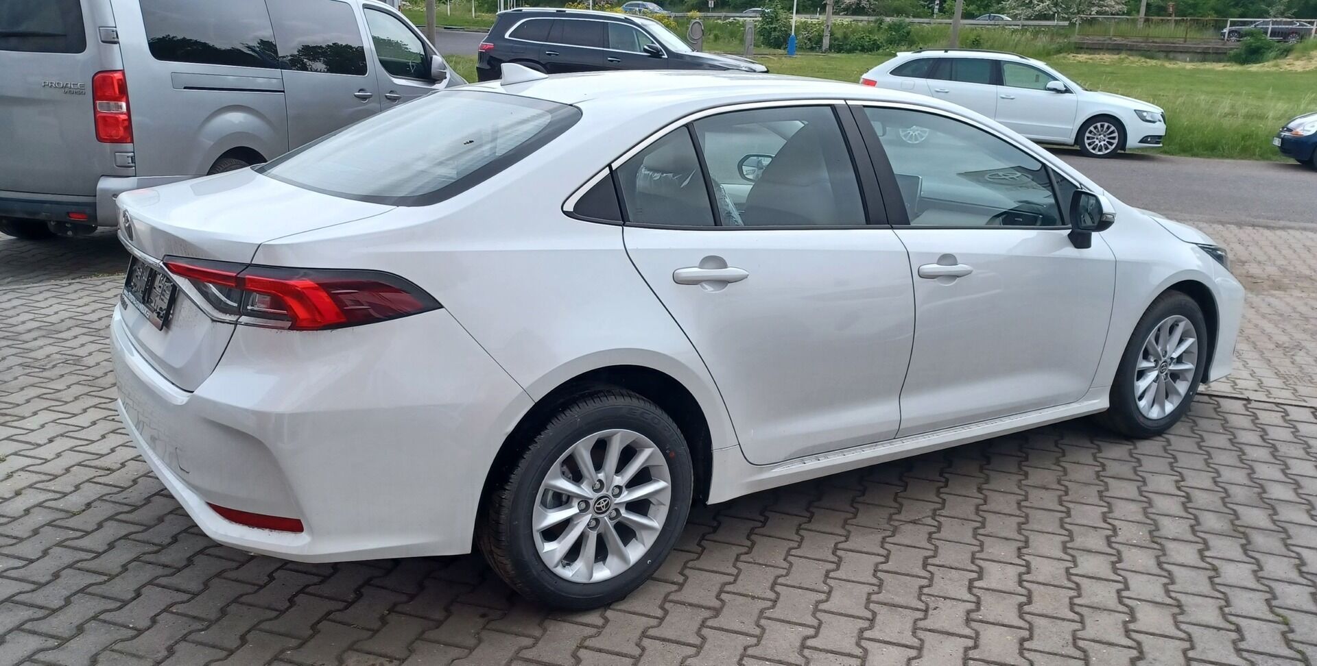 Toyota Corolla, SD Limited edition 1,8 HEV 140 - fotka 4
