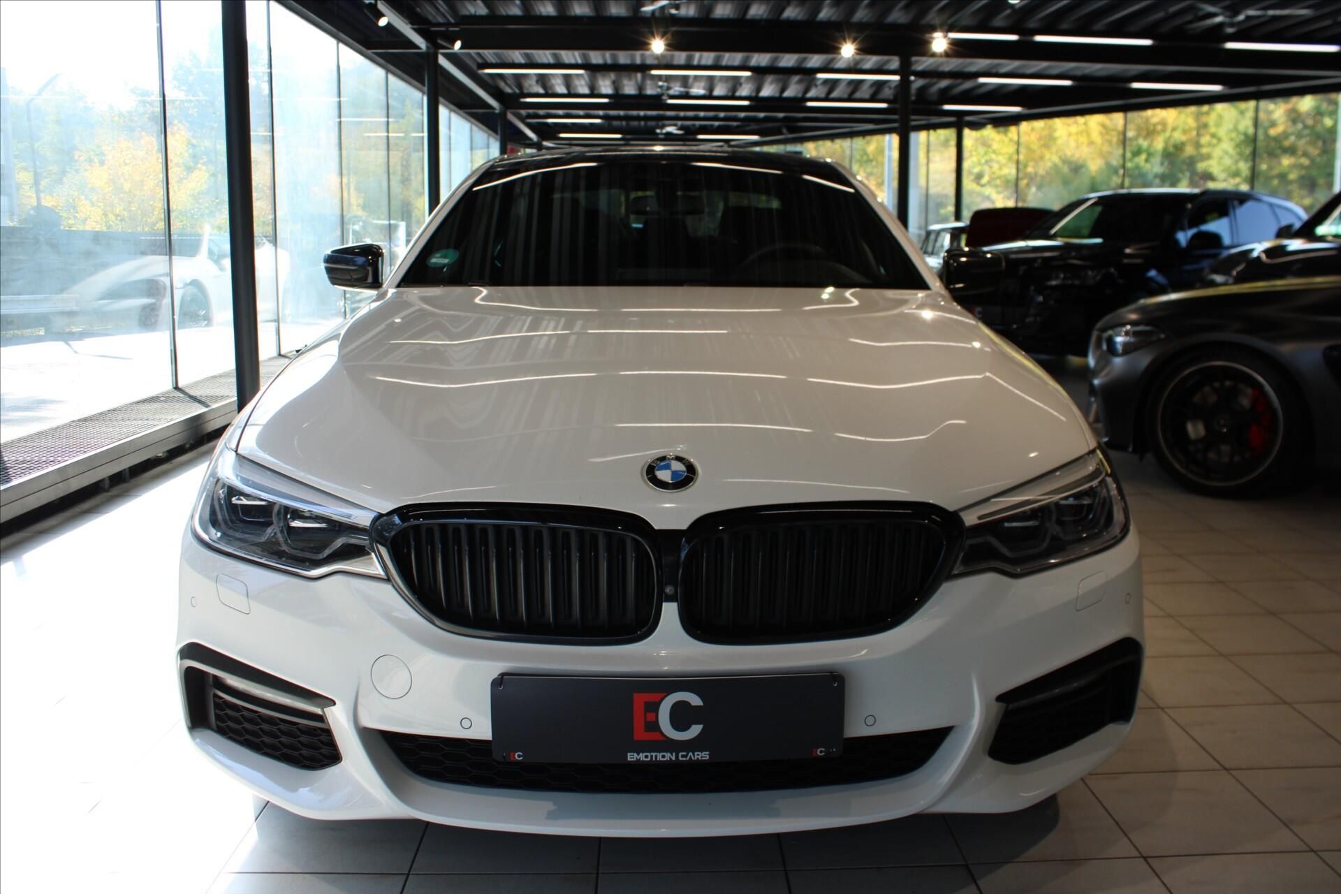 BMW Řada 5, 520d xDrive M Sport Fullservis - fotka 2