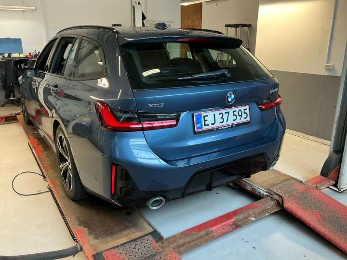 BMW Řada 3, 330i xDrive Touring - fotka 6