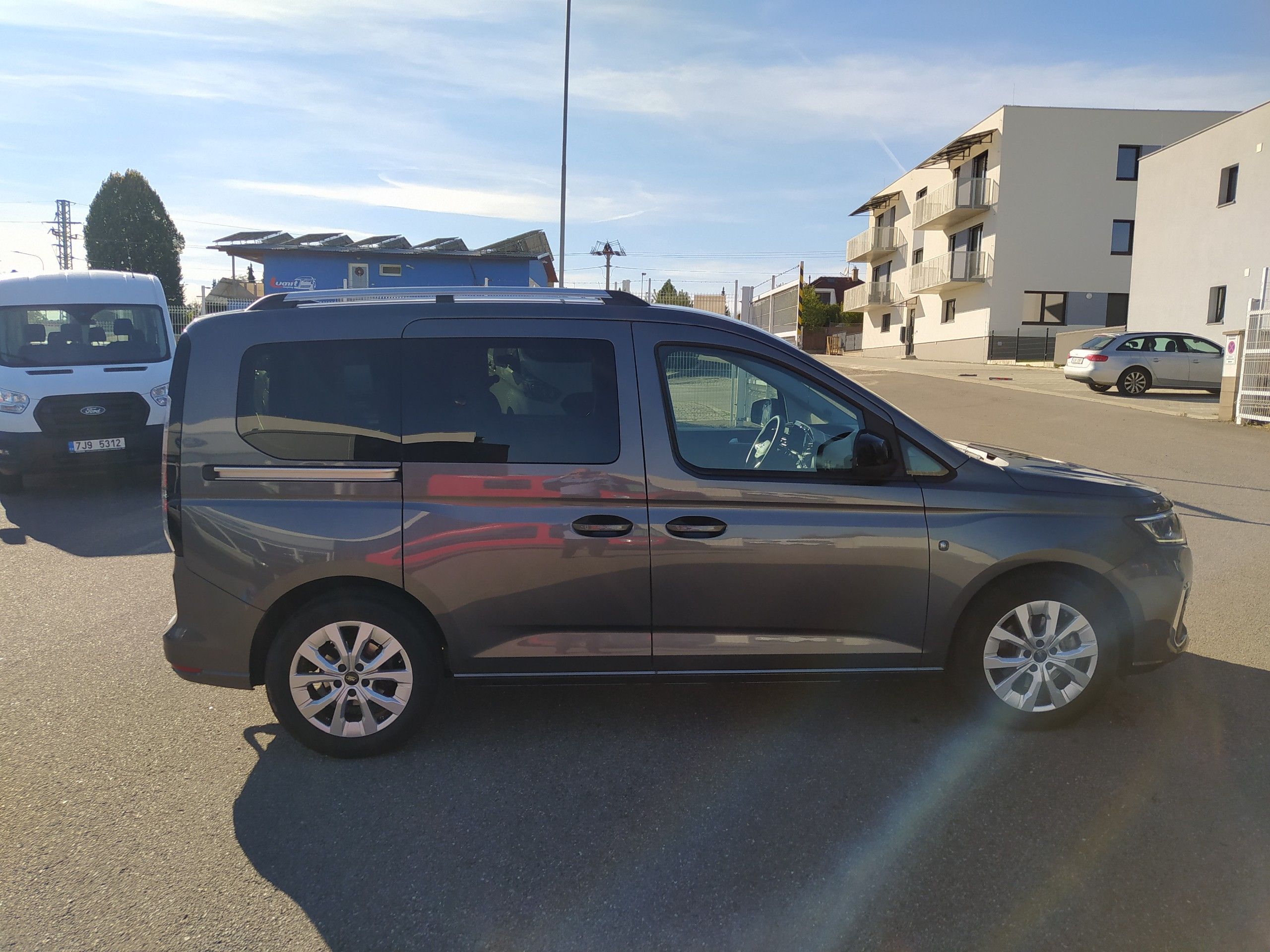 Ford Tourneo Connect, 1,5 EcoBoost 85kW Titanium - fotka 6