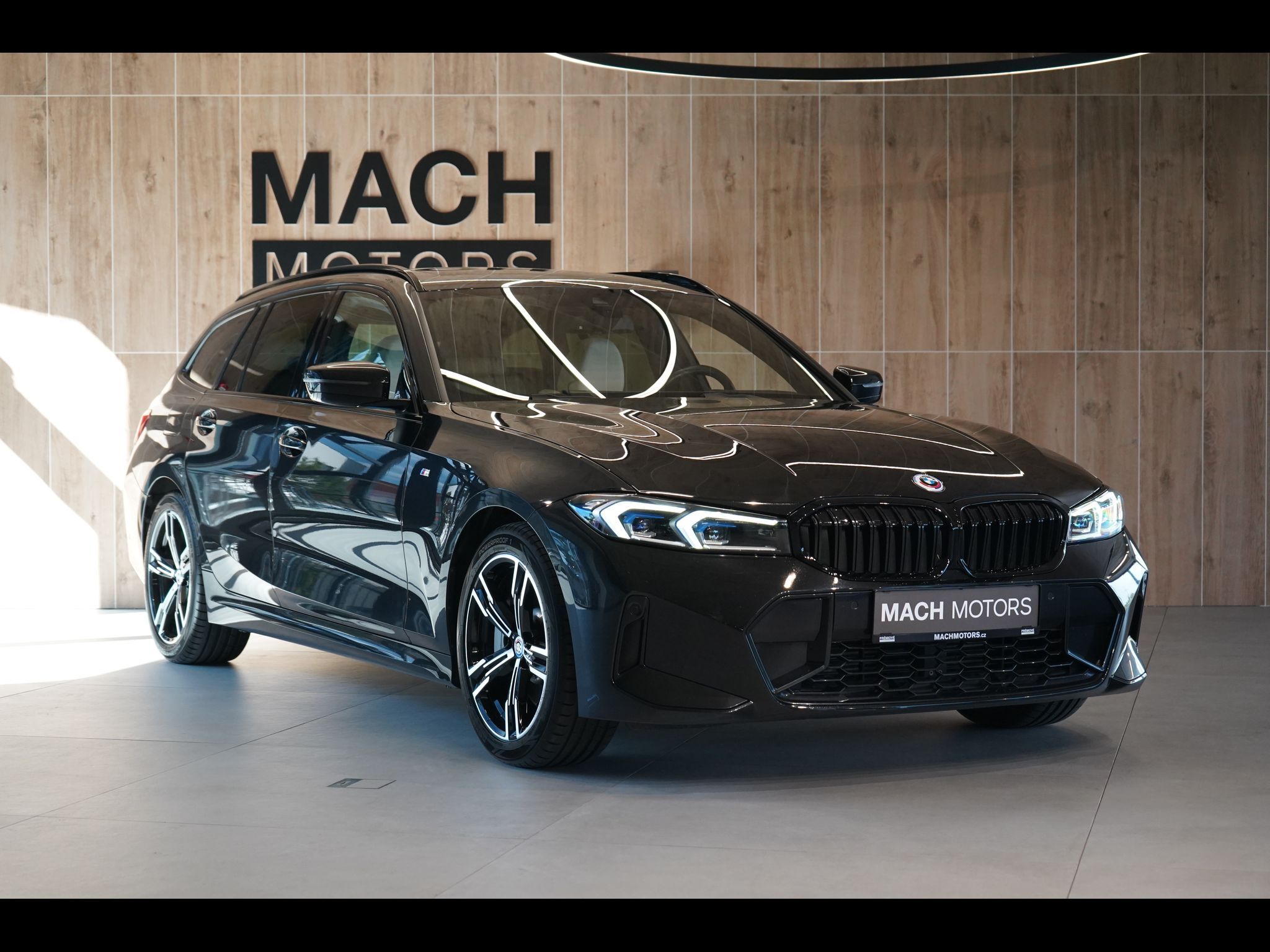 BMW Řada 3, 330d xDrive Touring, Pano, HUD - fotka 4