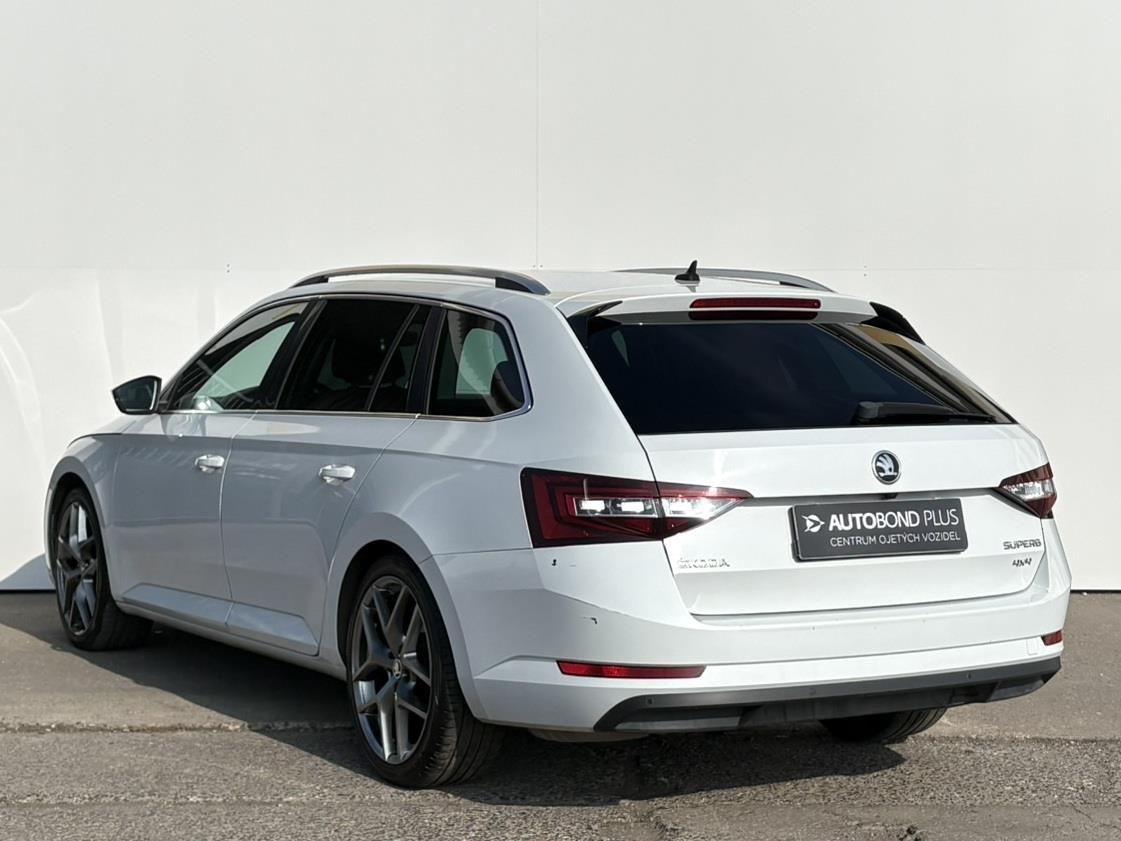 Škoda Superb, 2.0 TDI 4x4 DSG / 140 kW Style - fotka 6