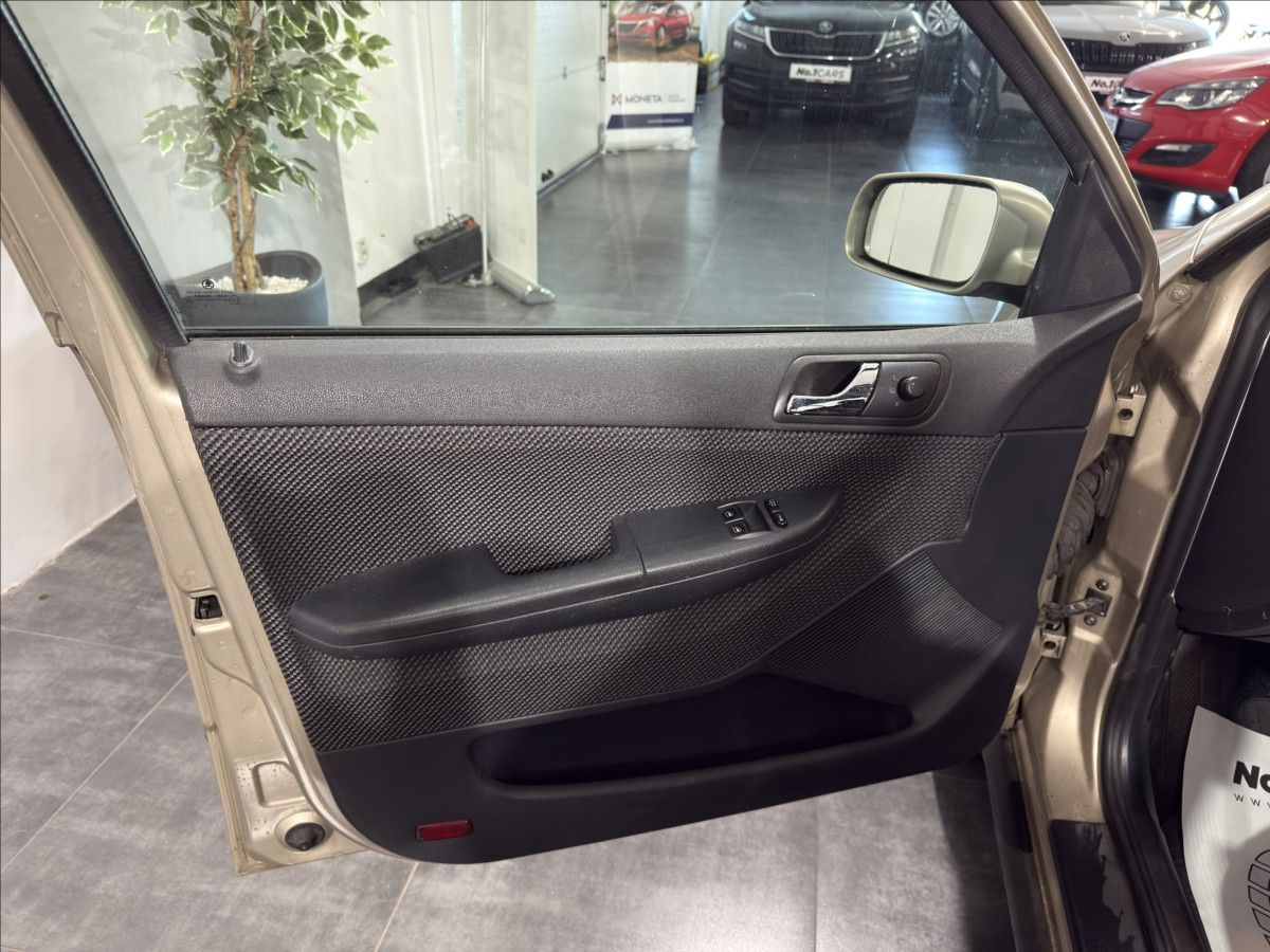 Škoda Fabia, 1,9   TDI 74KW SPORT STK 05/28 - fotka 6