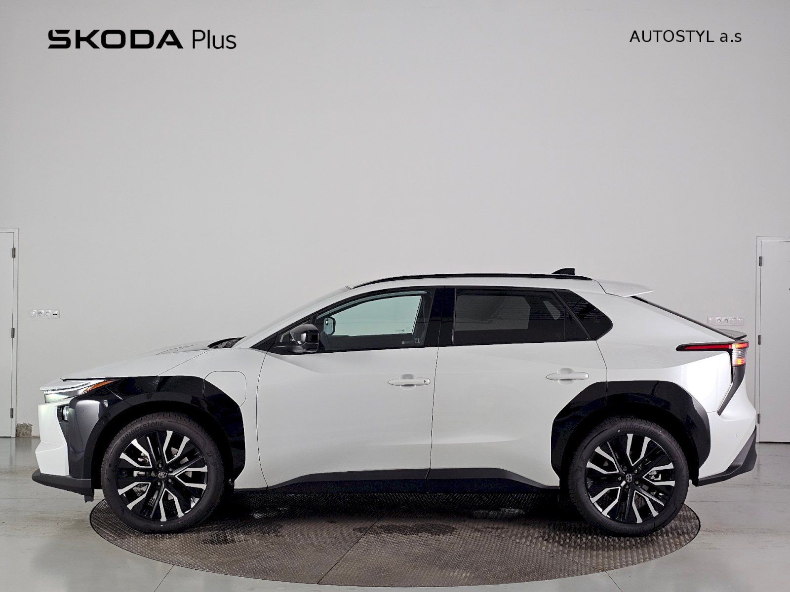 Toyota bZ4X, FACELIFT AWD 343k EXECUTIVE - fotka 3
