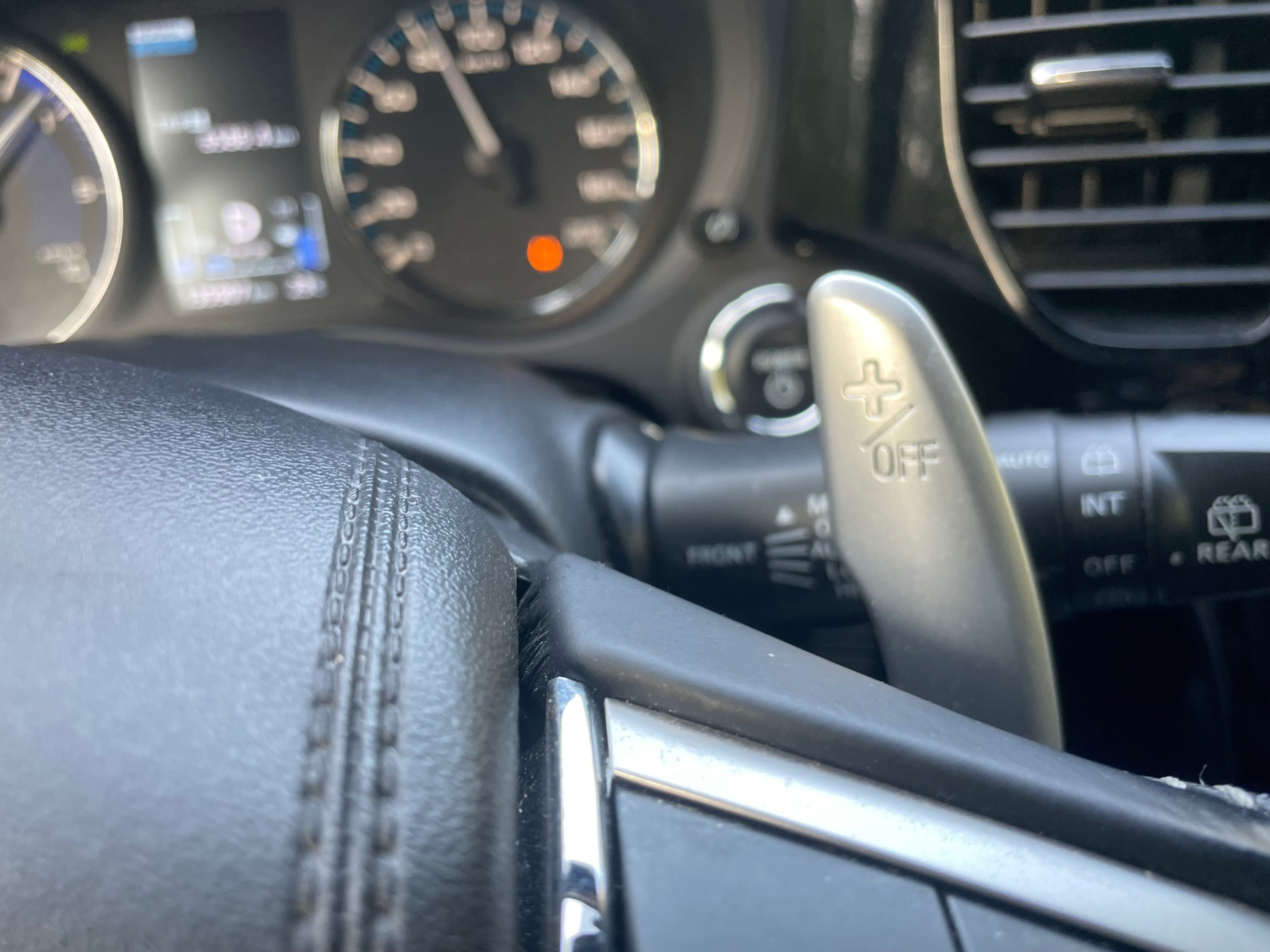 Mitsubishi Outlander, 2,4 phev 4x4 tažné, kůže, LED - fotka 6