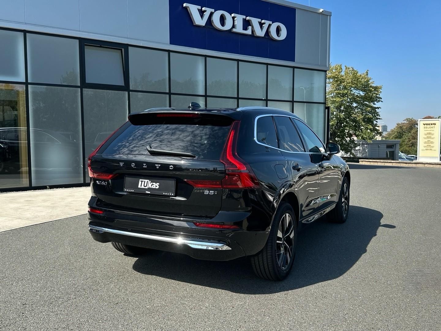 Volvo XC60, 2.0B5 184kW 4x4  PLUS BRIGHT - fotka 6