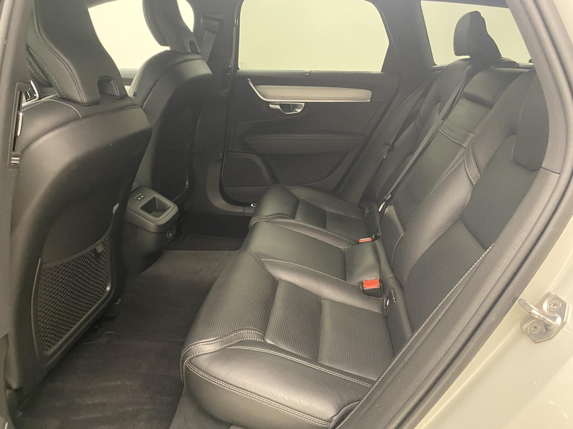 Volvo V90, B5 AWD R-DESIGN AUT CZ - fotka 5
