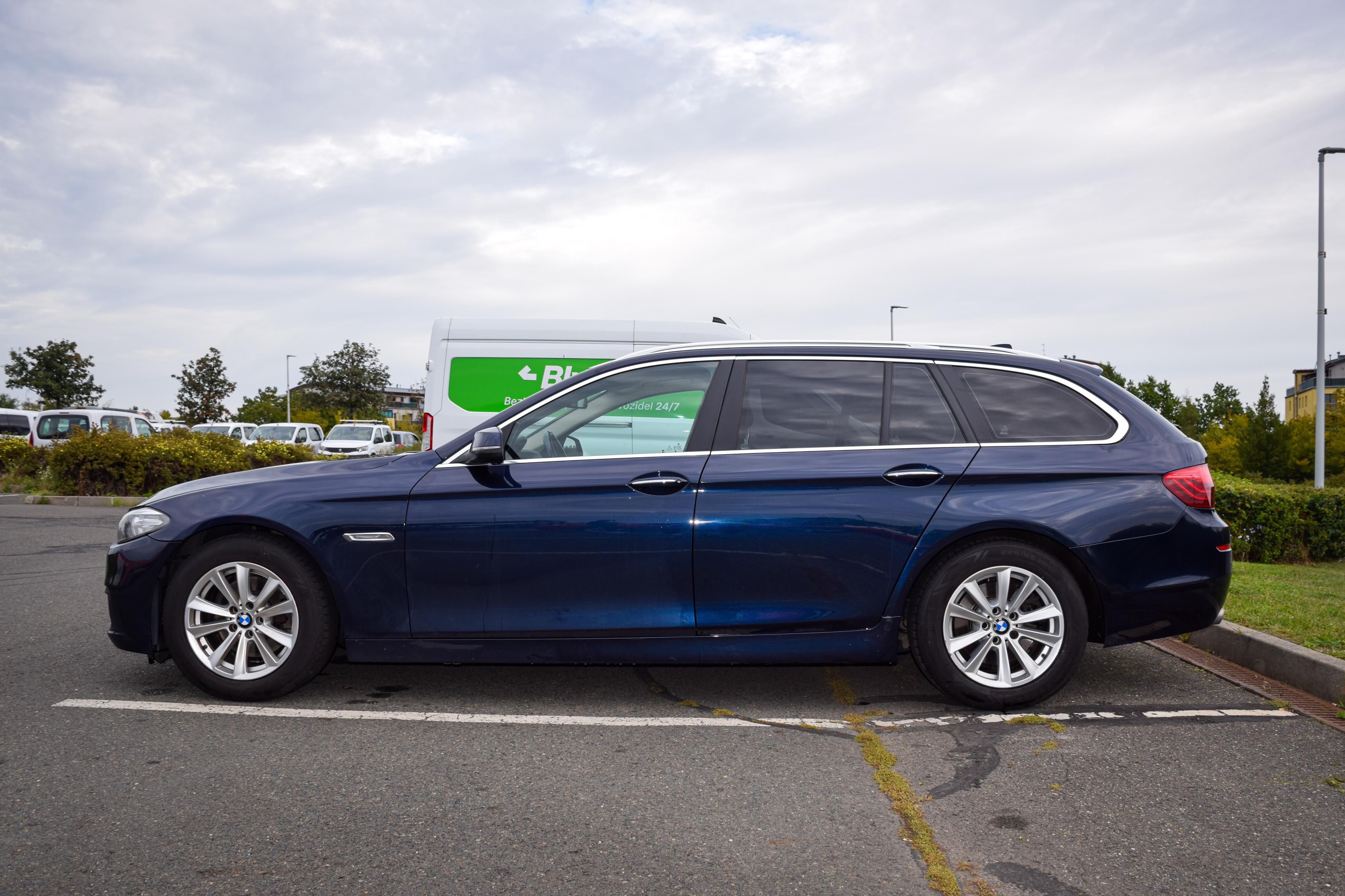 BMW Řada 5, 520d Touring - fotka 5