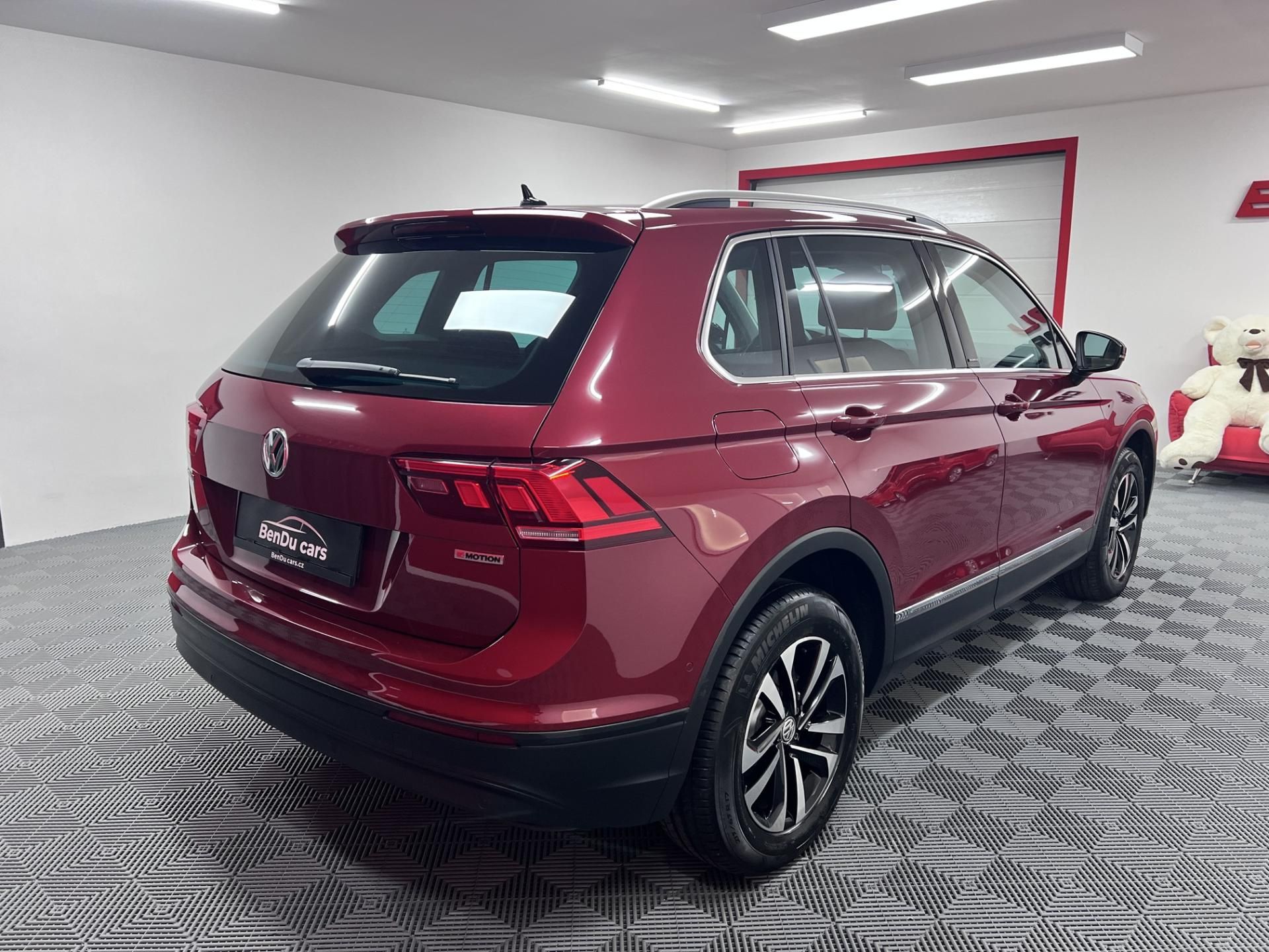Volkswagen Tiguan, IQ.DRIVE, 2.0 TSI 140 kW, 4x4 - fotka 4