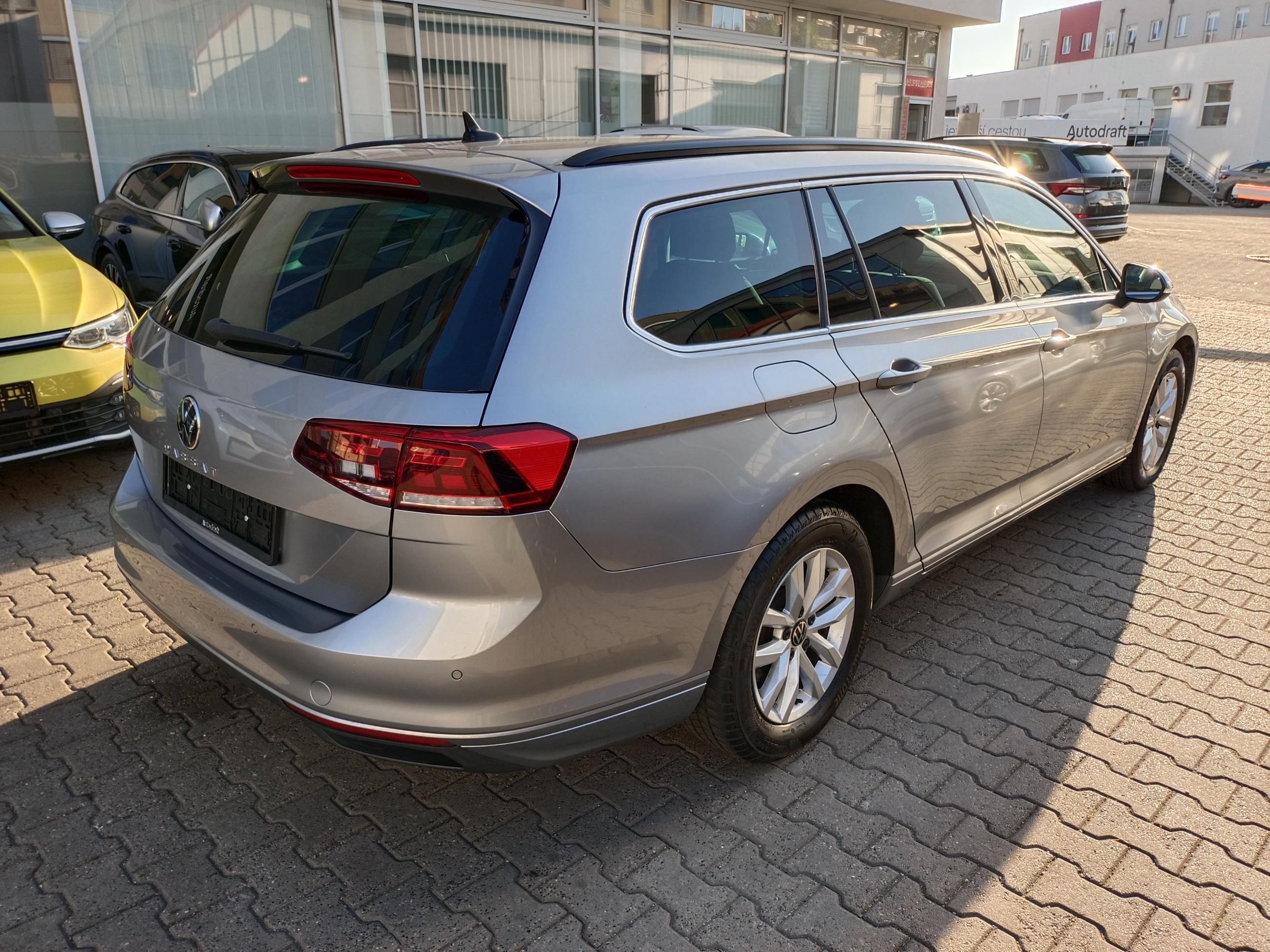 Volkswagen Passat Variant, 2.0 TDI 110kW DSG Tažné - fotka 6