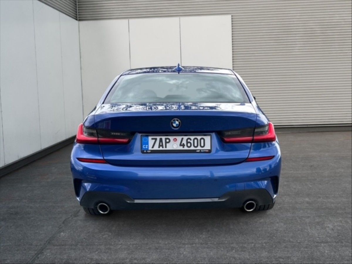 BMW Řada 3, 2,0 320d xDrive M Sport AT - fotka 5