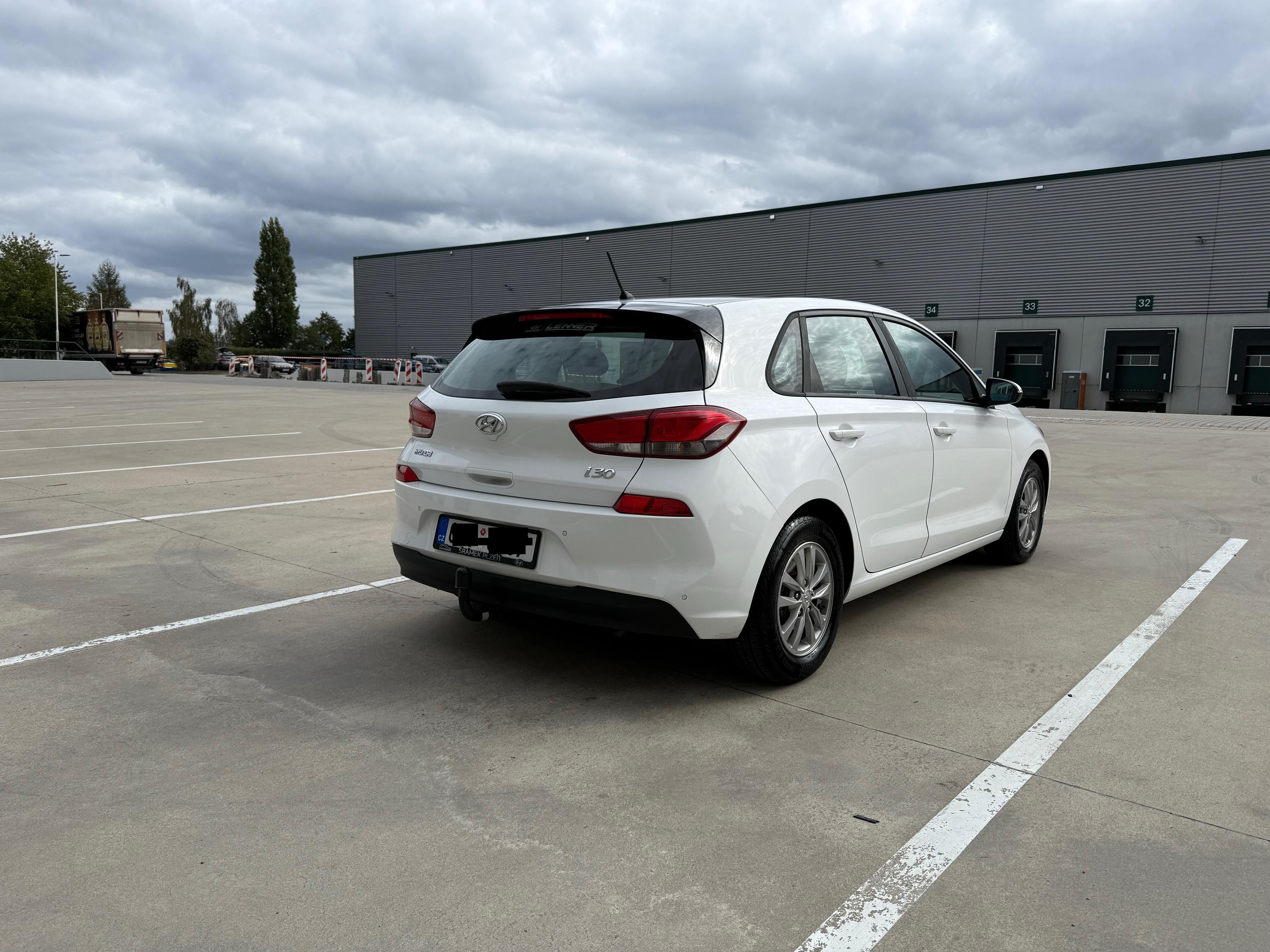 Hyundai i30, 1.4I 4 VÁLEC FACELIFT KLIMA - fotka 4