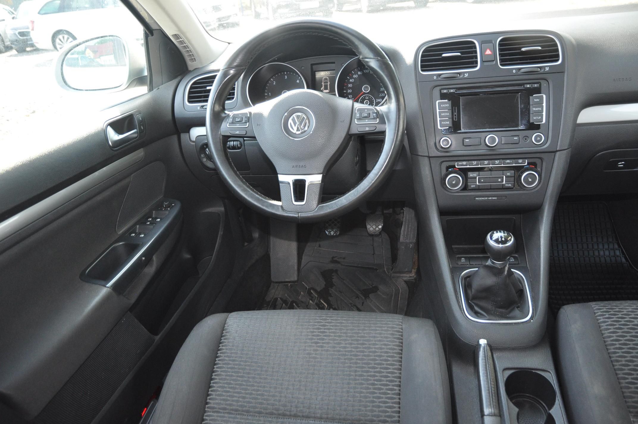 Volkswagen Golf, VI 1.6TDi 77kW KOMBI - fotka 5