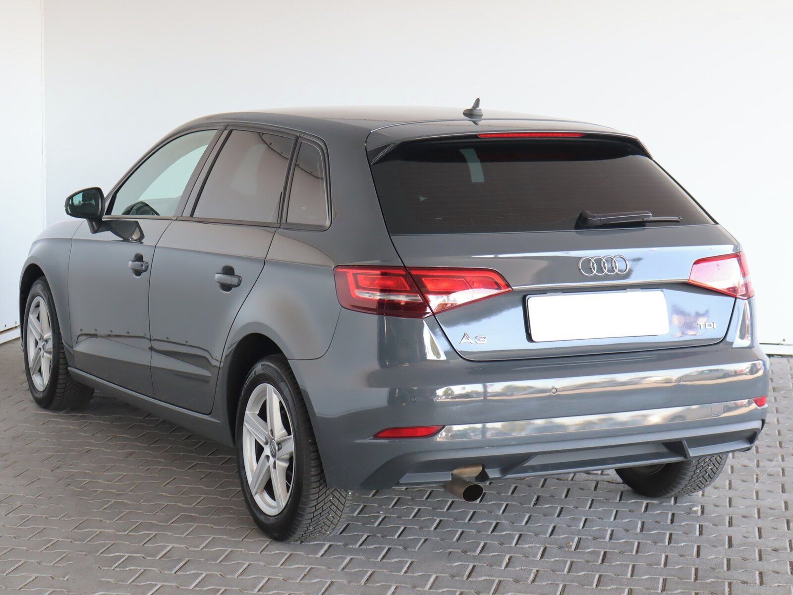 Audi A3, 1.6 TDI, Automat - fotka 4