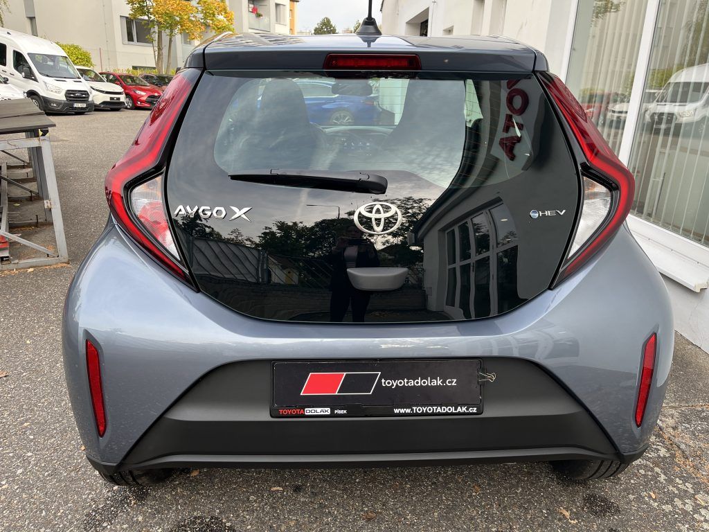 Toyota Aygo, 1.5L HEV Comfort - fotka 6