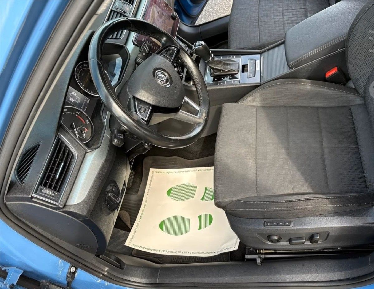 Škoda Superb, 2,0 TDi 4x4 DSG 140kw bez koro - fotka 5