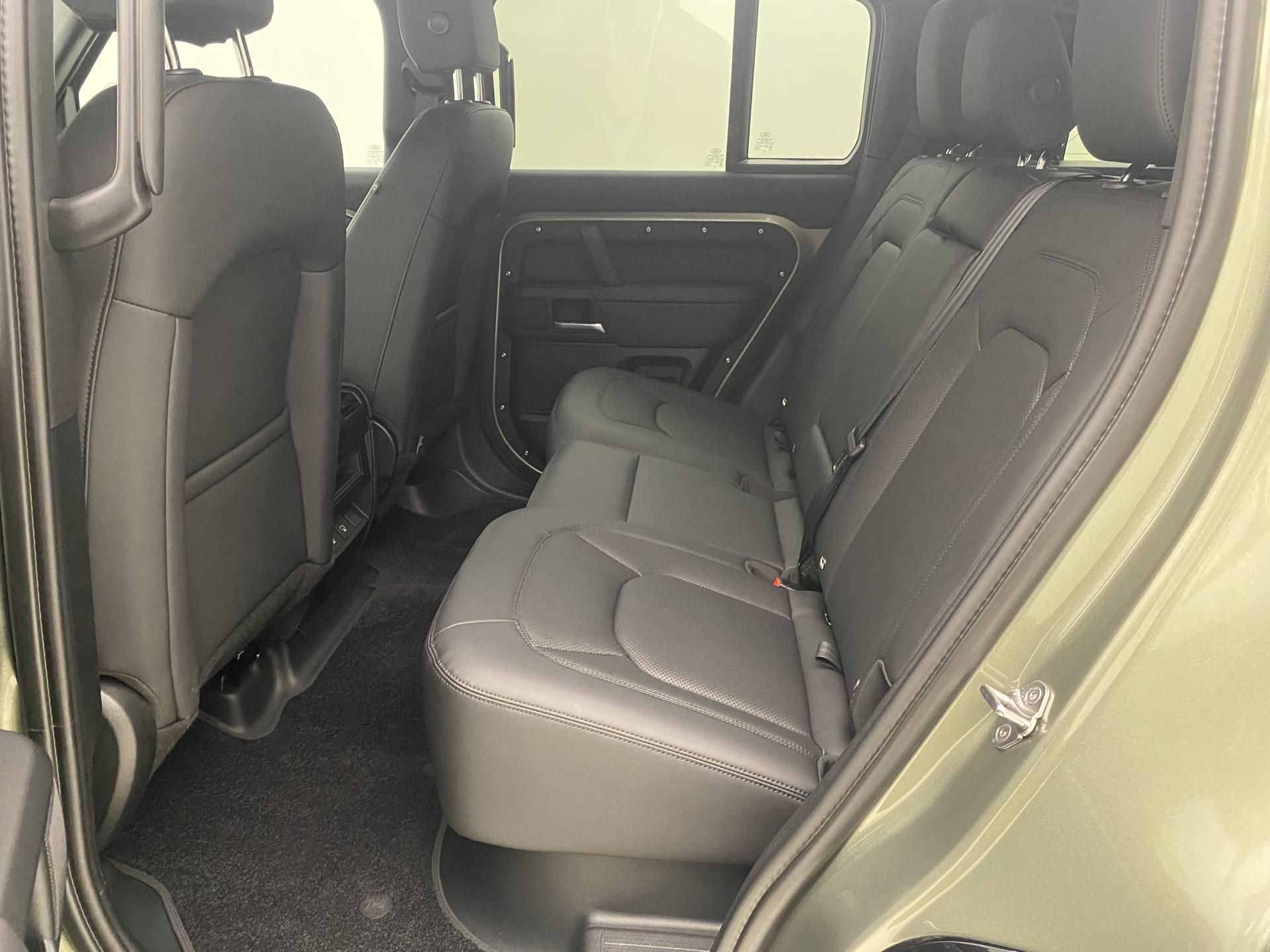 Land Rover Defender, 110 D300 X-DYNAMIC SE AWD CZ - fotka 5