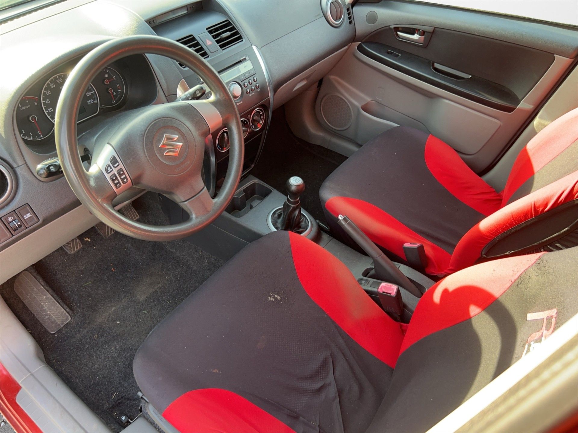 Suzuki SX4, 1,6 VVTi  Tažné zařízení - fotka 4