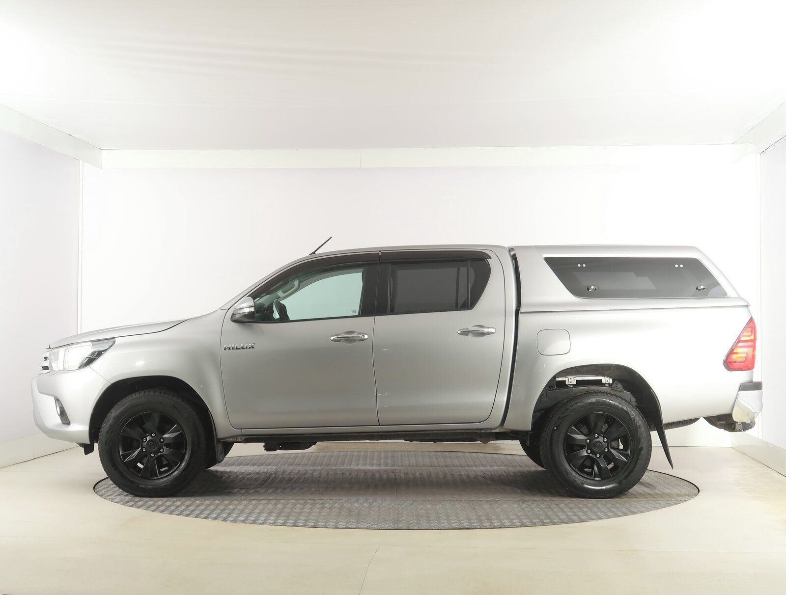 Toyota Hilux, 2.4 D-4D, 4X4, Serv.kniha - fotka 3