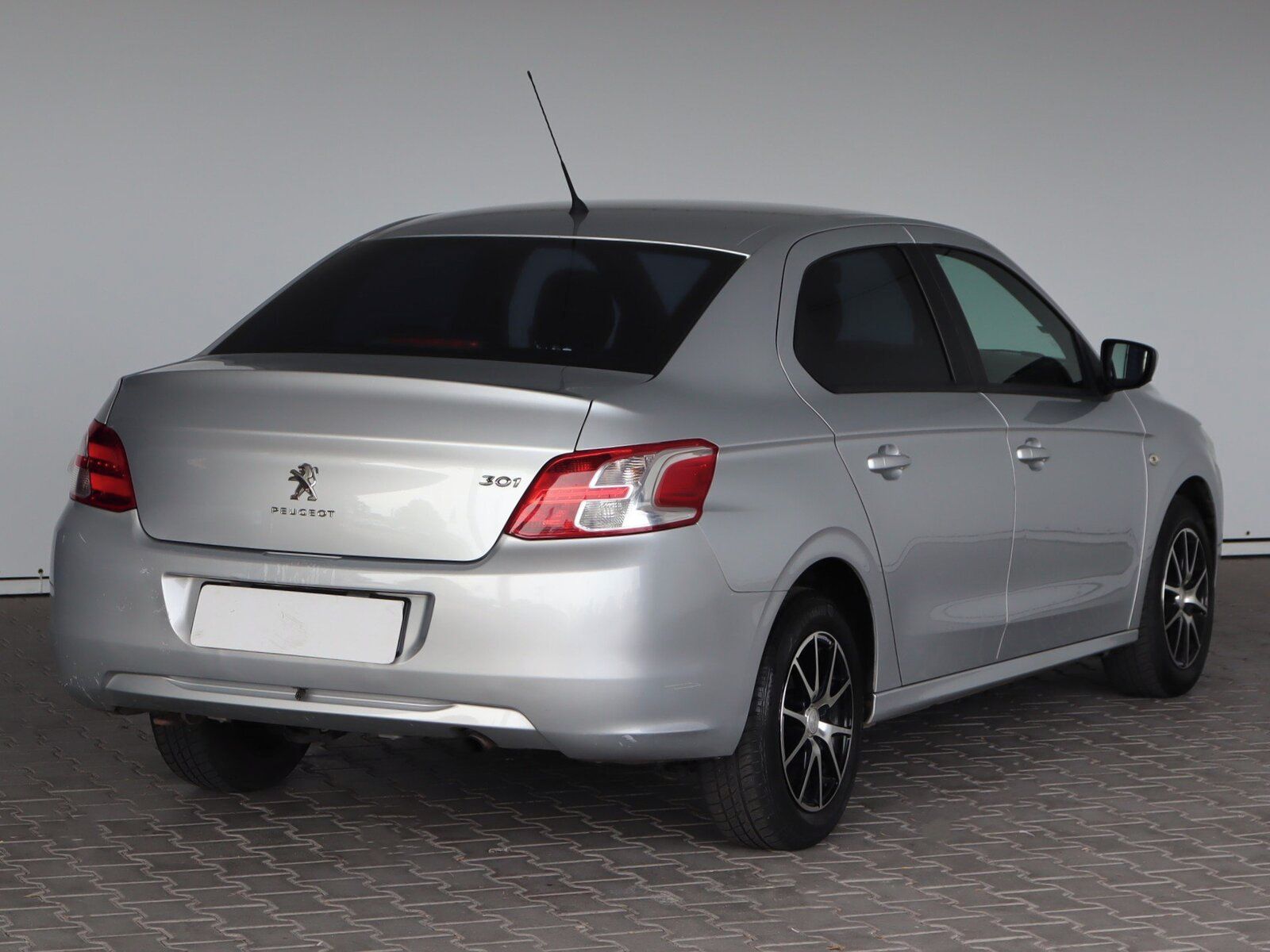 Peugeot 301, 1.2 VTi, jezdí dobře - fotka 5