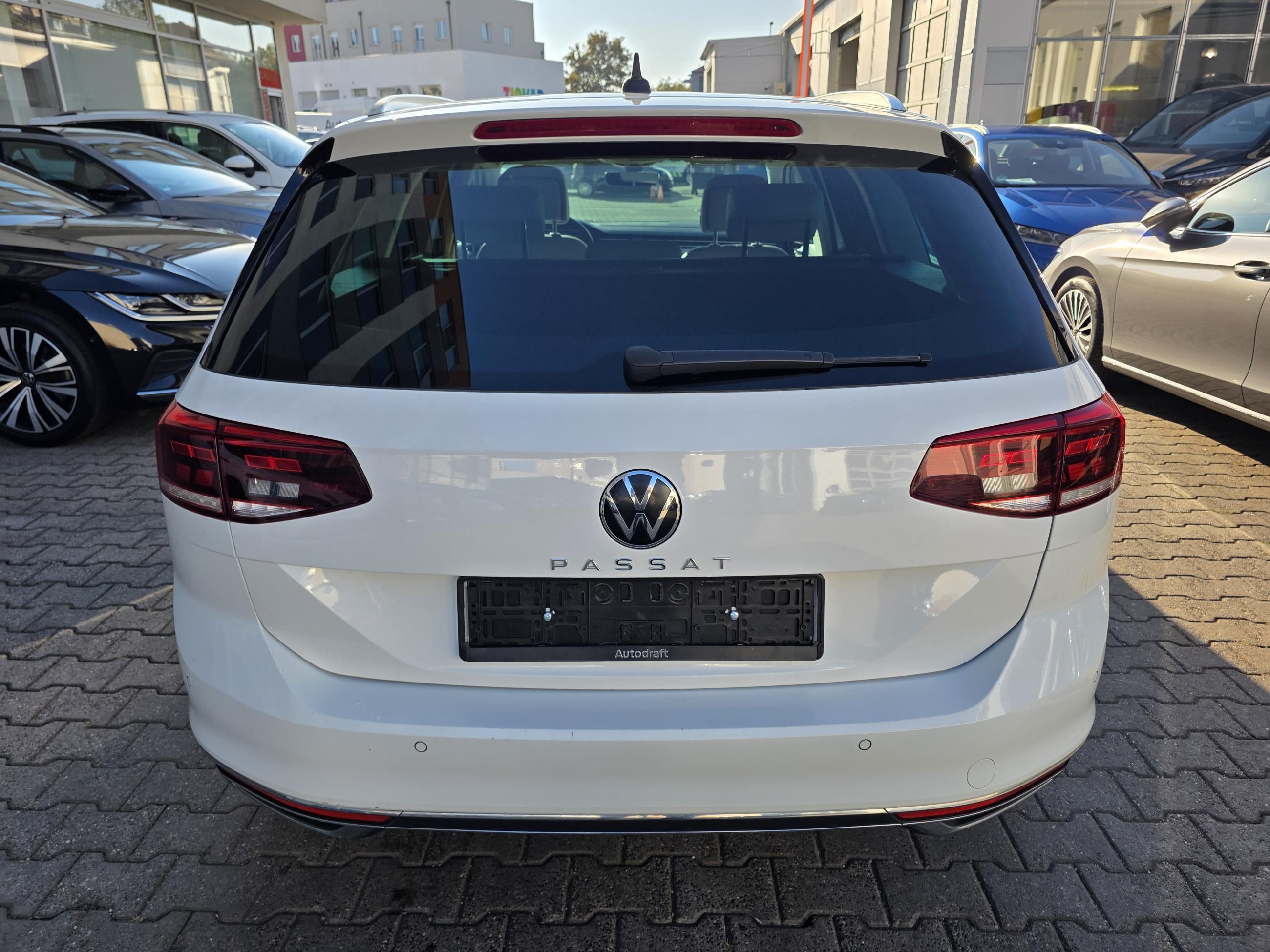 Volkswagen Passat Variant, Elegance 2.0 TDI 110kW DSG - fotka 5