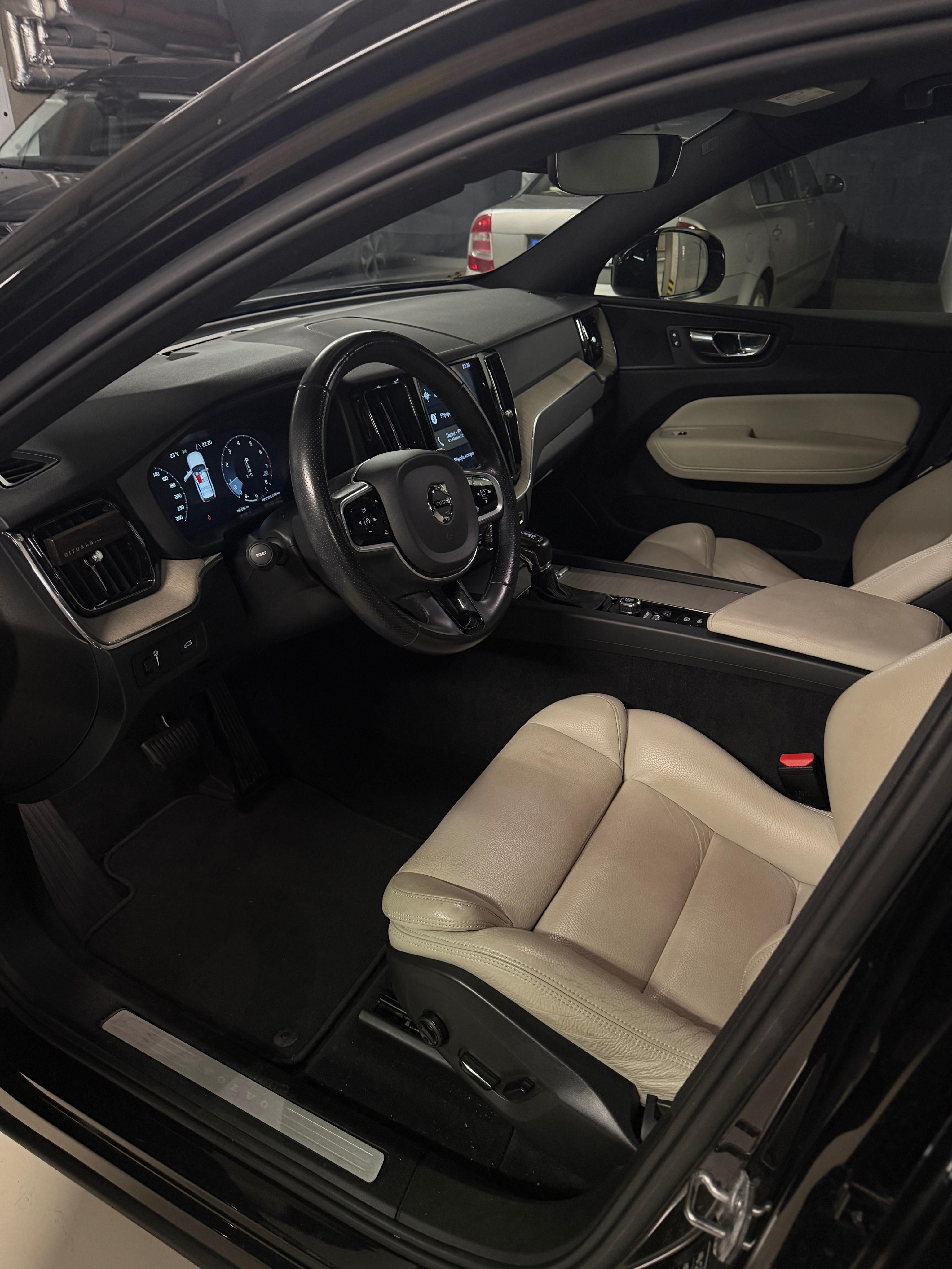 Volvo XC60, Volvo XC60 T5 AWD CZ - fotka 5