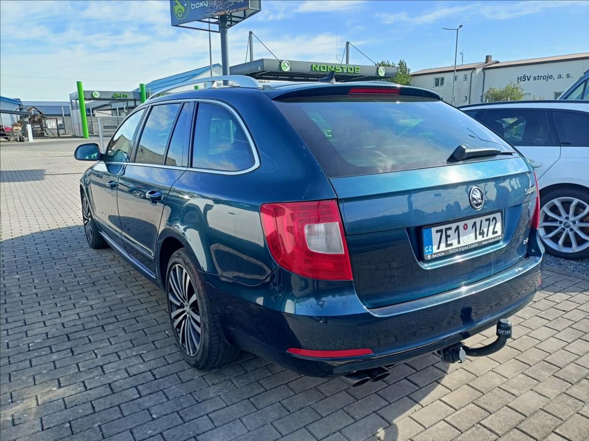 Škoda Superb, 2,0   DSG 4x4 - fotka 4
