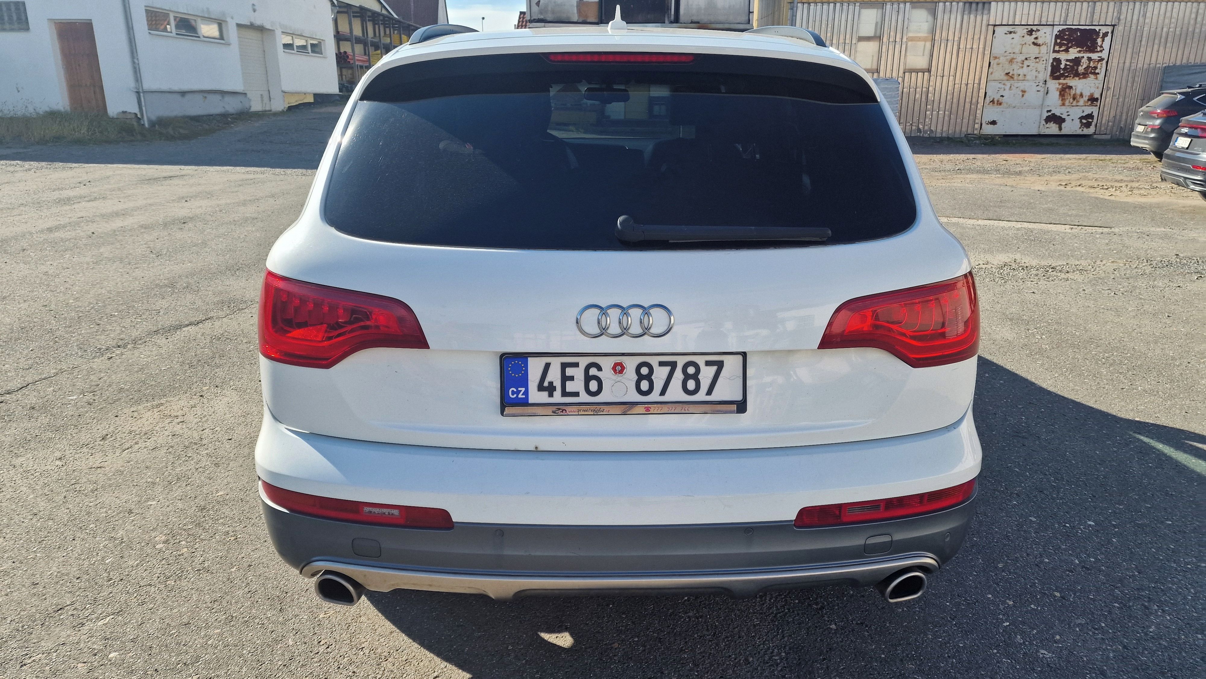 Audi Q7, 3.0 TDI V6 S-line, 180 kW, 4x4 - fotka 4