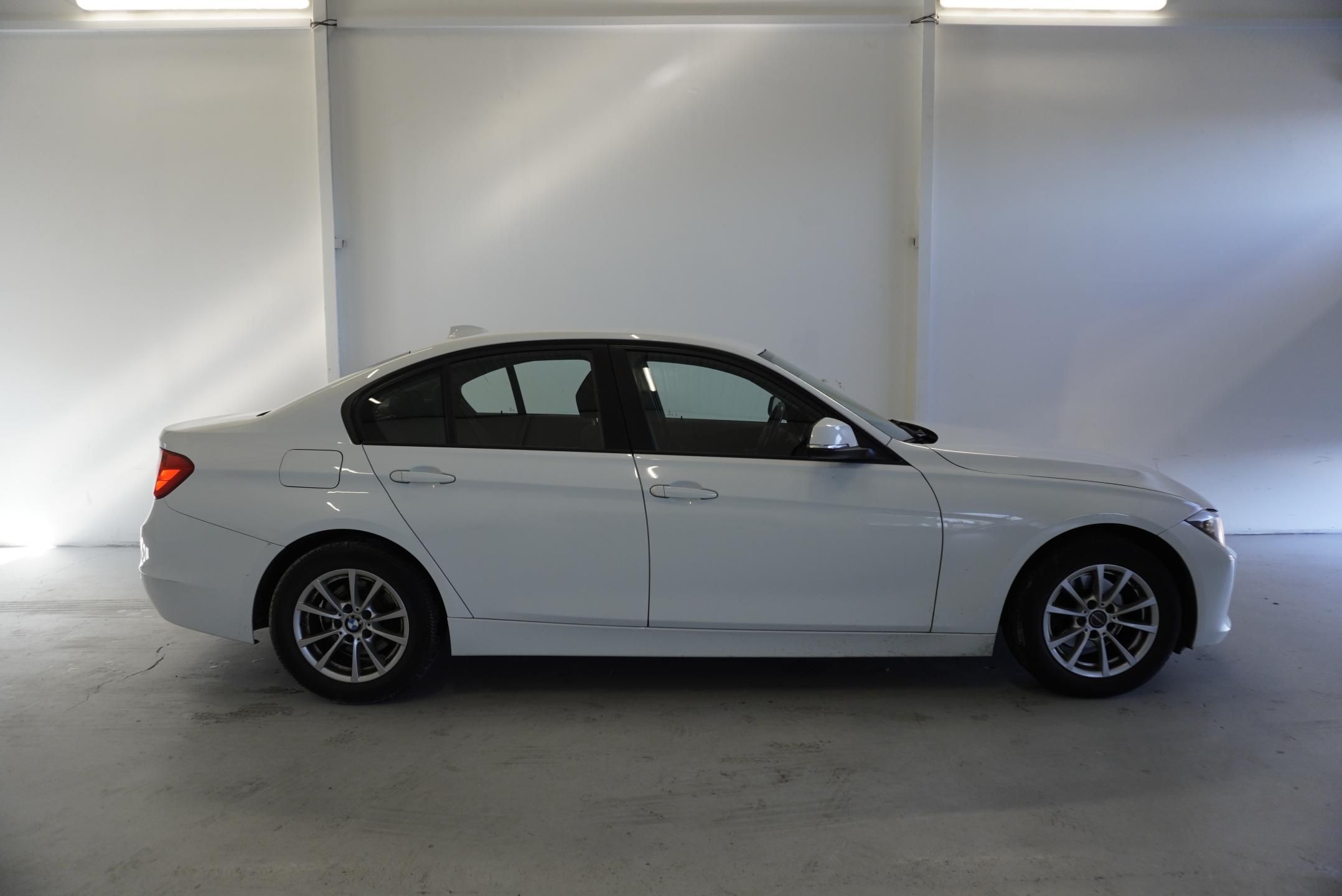 BMW Řada 3, 318D 2,0 SEDAN - fotka 4