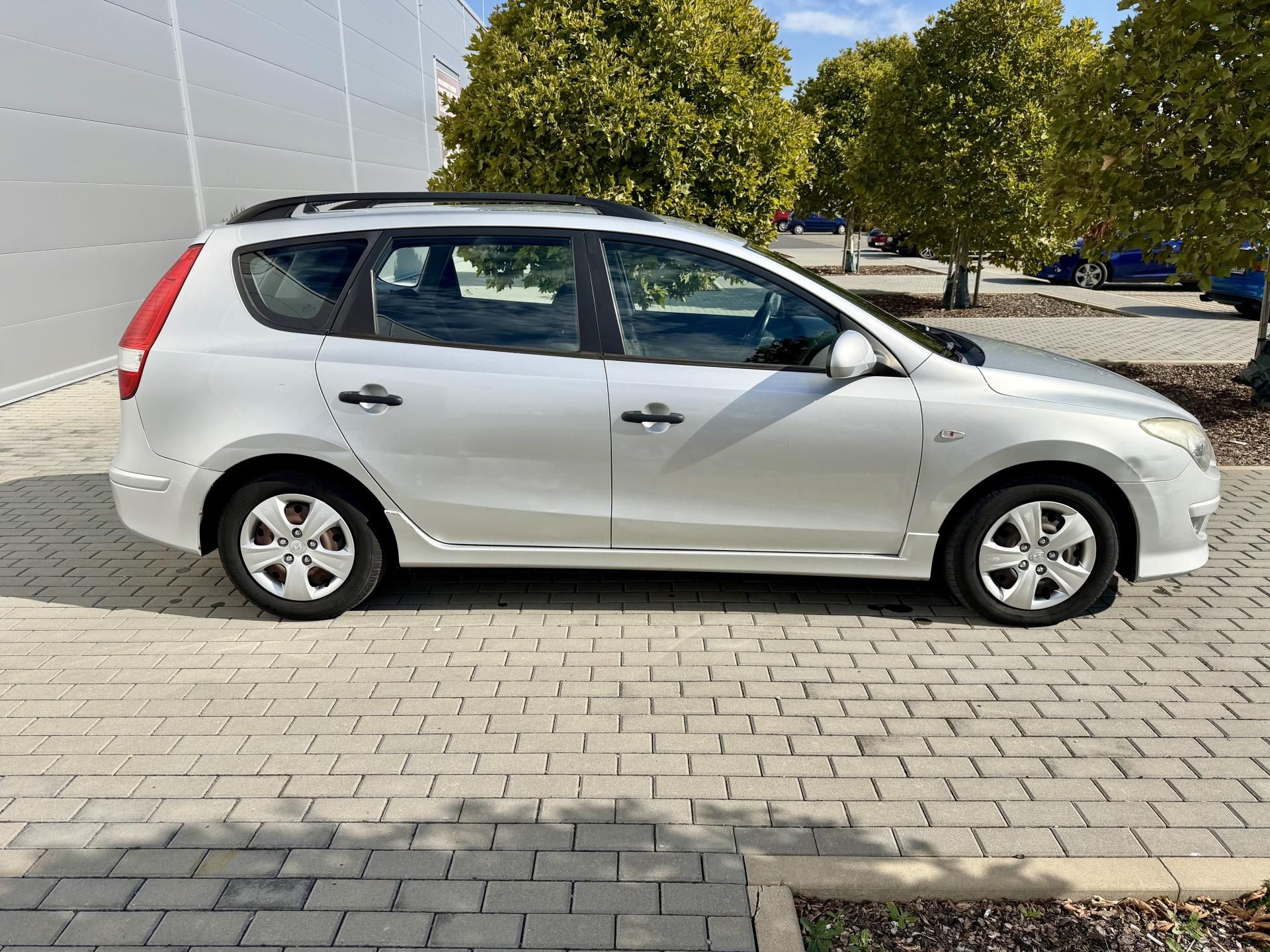 Hyundai i30, 1.6 CRDi AUTOMATICKÁ KLIMA - fotka 4