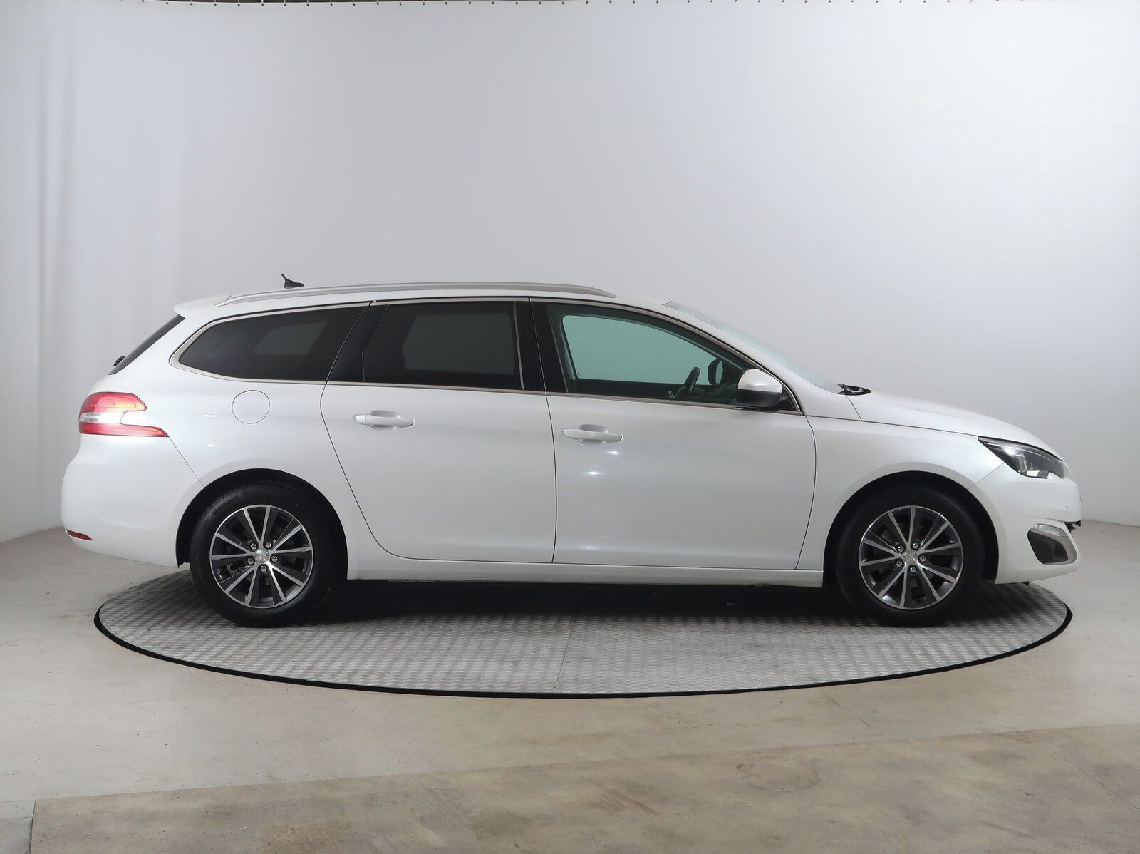 Peugeot 308, 1.6 BlueHDi, Automat - fotka 6