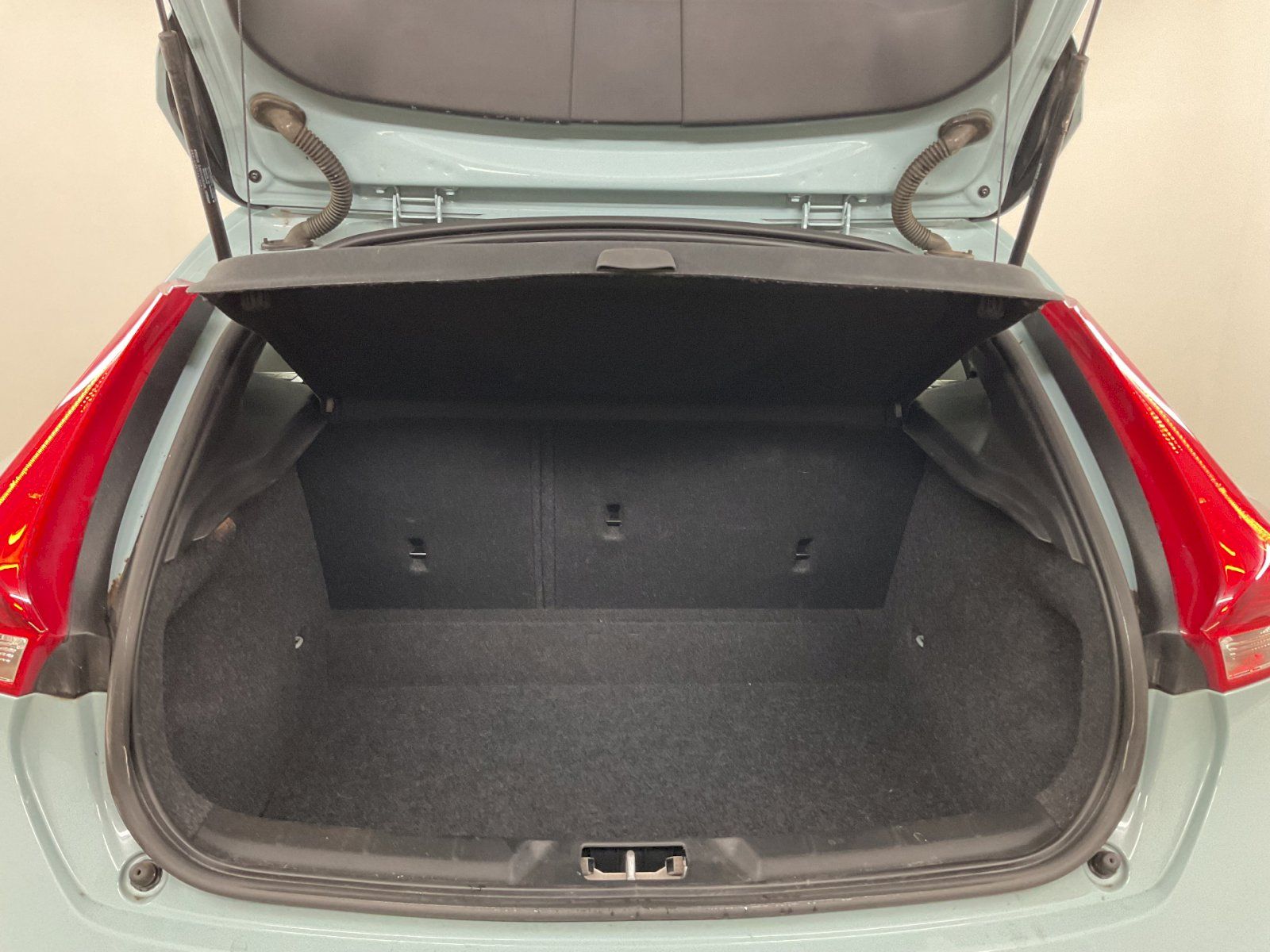 Volvo V40, 2,0 benzin 90kW manuál nový v - fotka 6