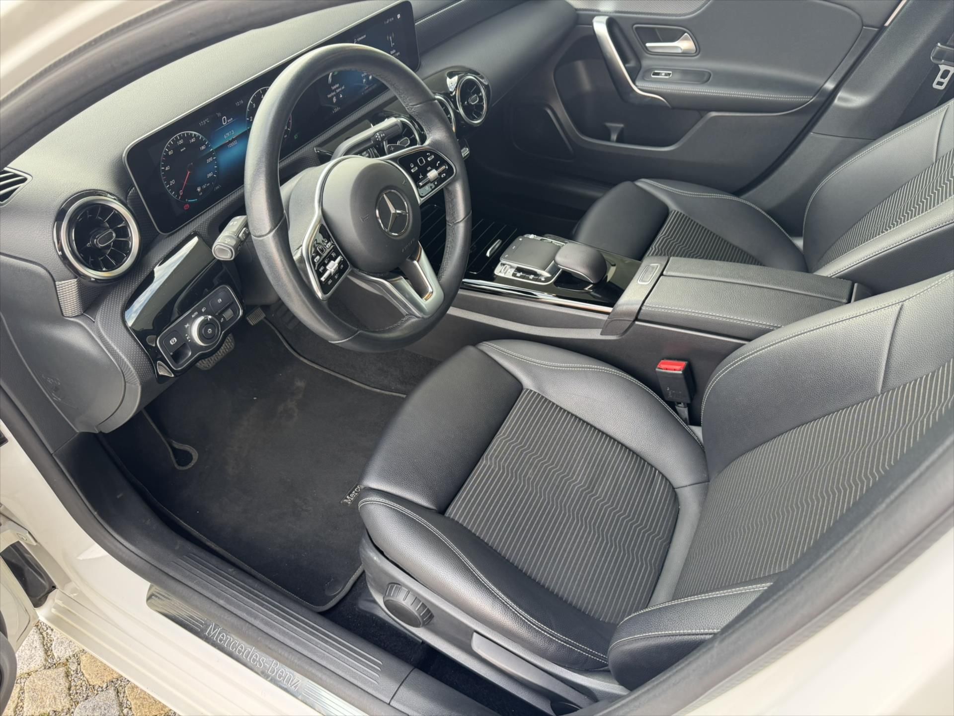 Mercedes-Benz Třídy A, A 200 Progressive - fotka 6