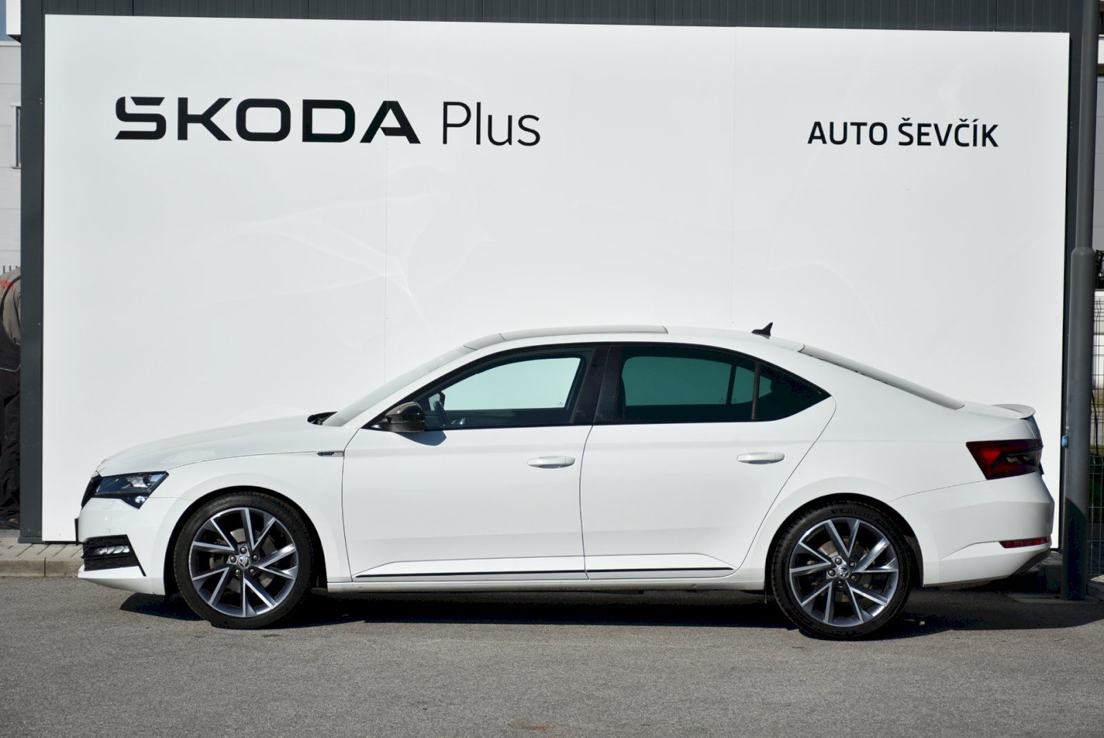 Škoda Superb, Sportline 1.5 TSI DSG - fotka 3