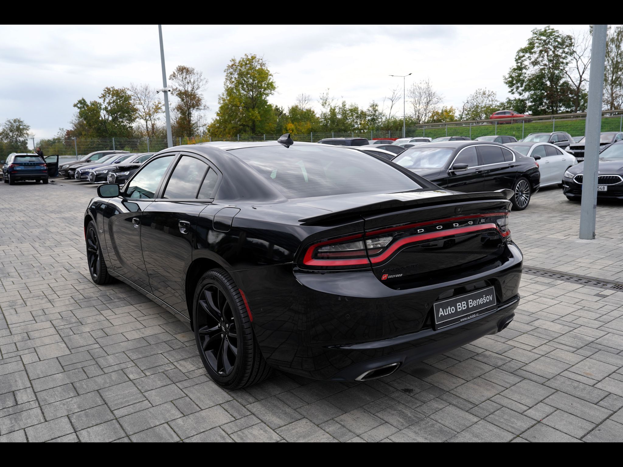 Dodge Charger, 5.7 V8 Hemi R/T, kůže/AT/375 - fotka 4