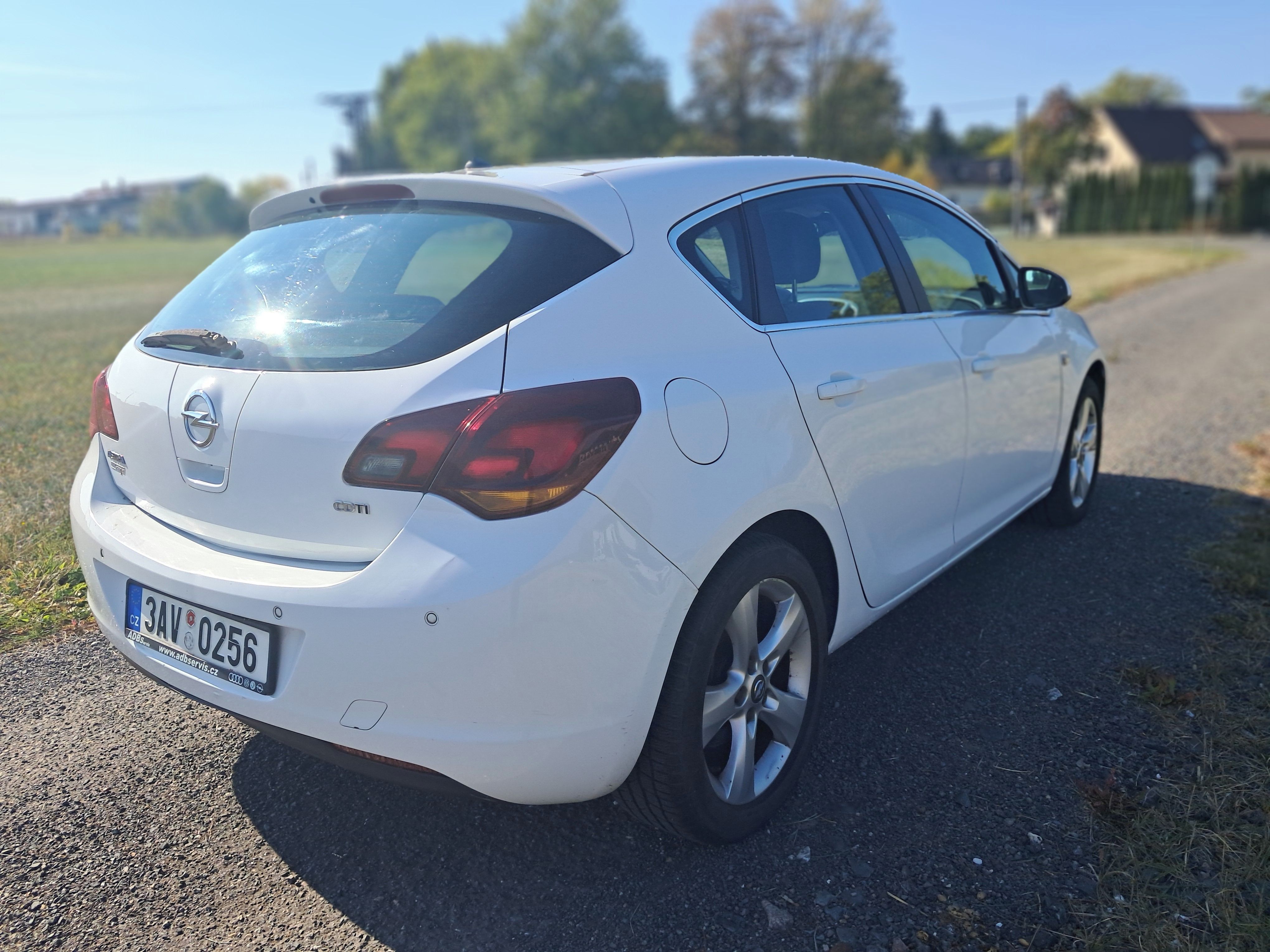 Opel Astra, 2.maj Čr ,na díly bez stk - fotka 5