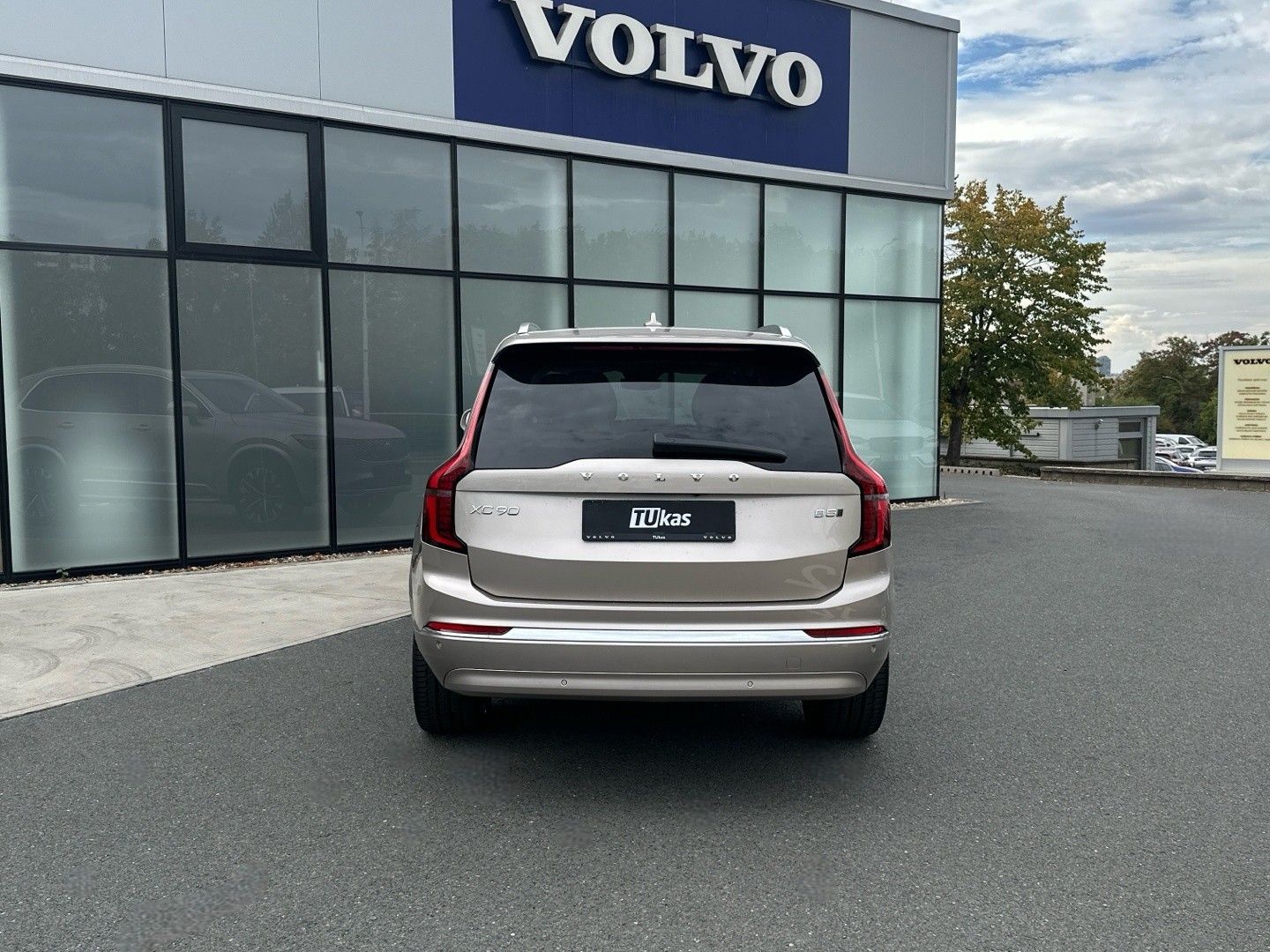 Volvo XC90, 2.0B5 184kW 4x4  Plus Bright - fotka 5