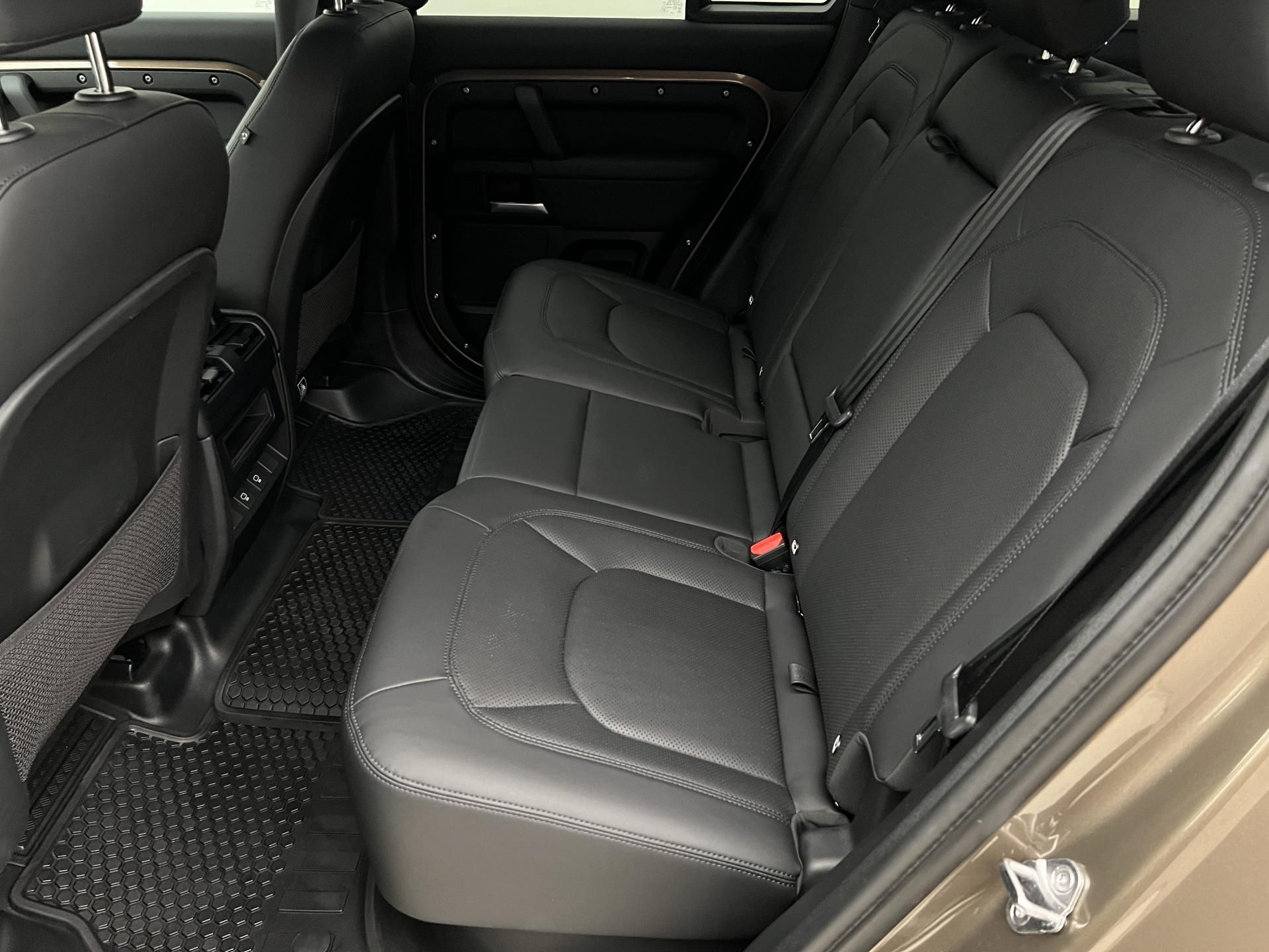 Land Rover Defender, 110 D300 X-DYNAMIC SE 1. maj. - fotka 6