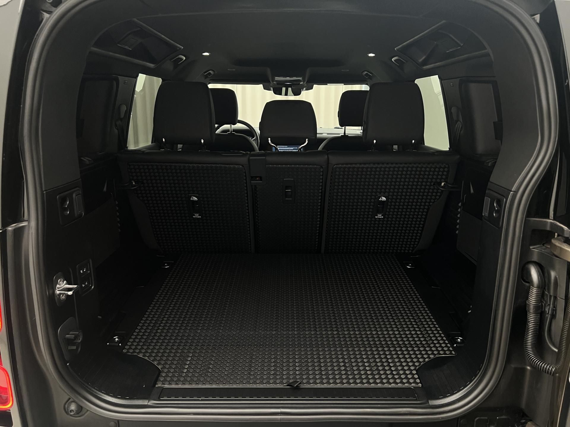 Land Rover Defender, 110 D300 X-DYNAMIC SE 1. maj. - fotka 5