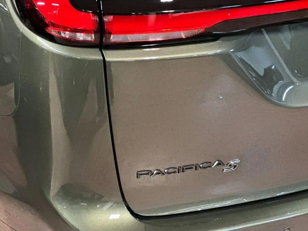 Chrysler Pacifica, Nová 2027 na cestě do ČR AWD - fotka 4