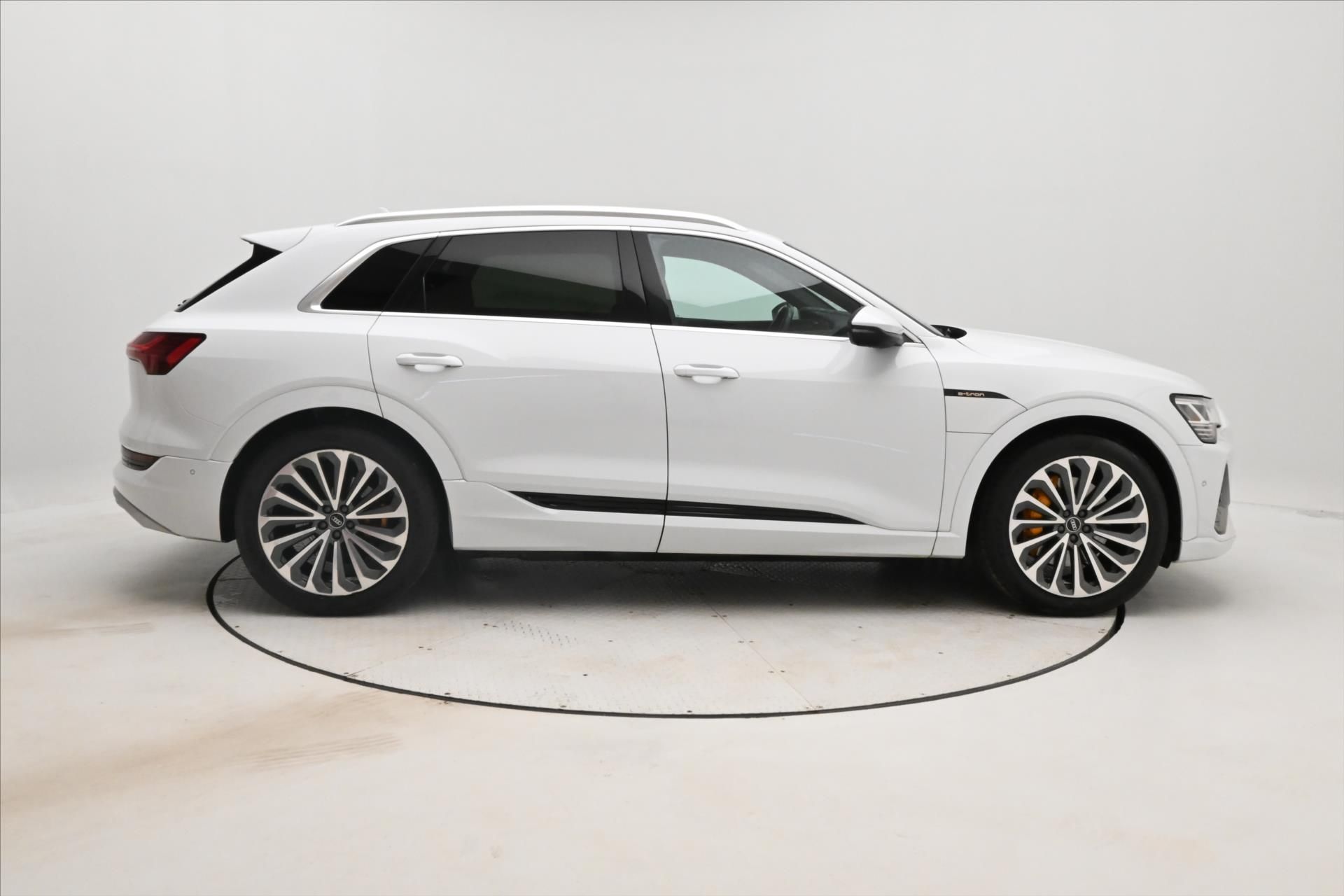 Audi e-tron, 55 300 kW QUATTRO S-LINE Záruk - fotka 4