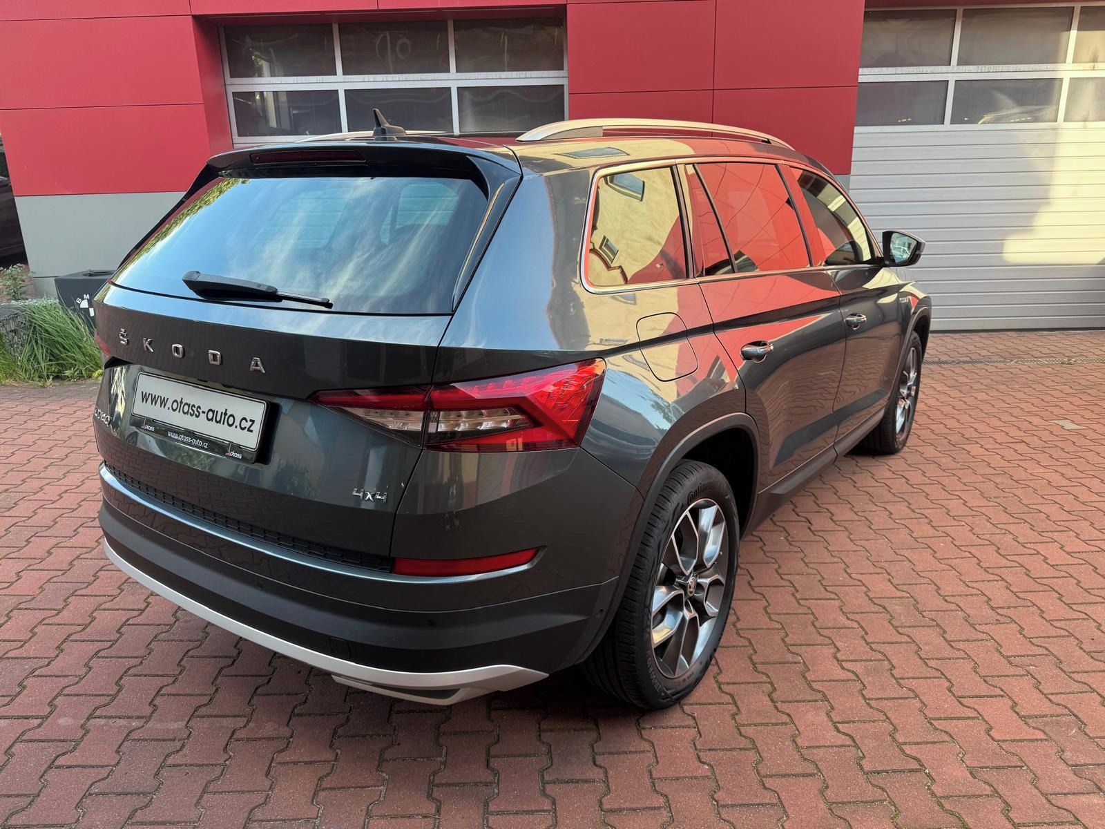 Škoda Kodiaq, SCOUT 4x4, 7 míst, panorama,TZ - fotka 6