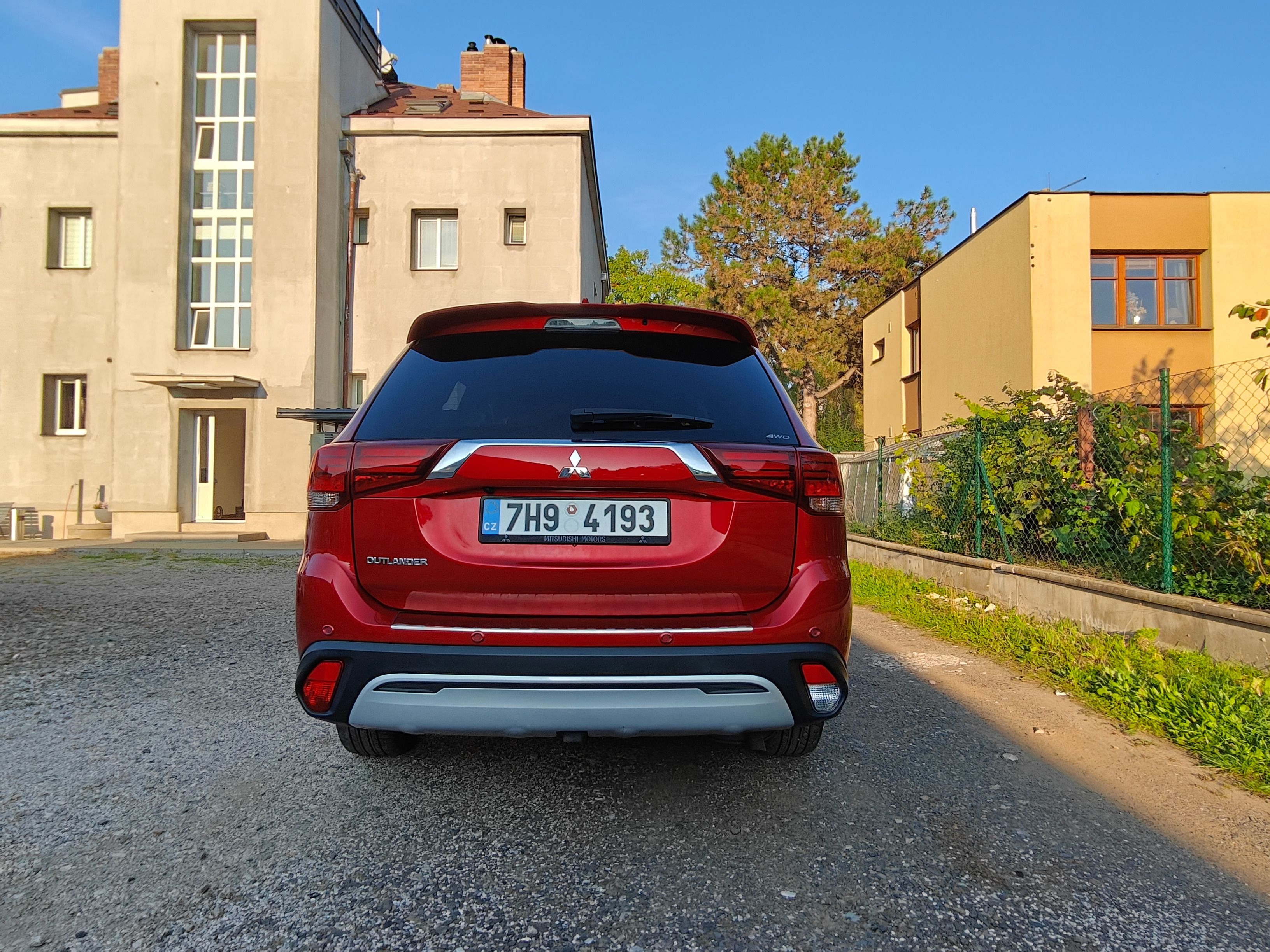 Mitsubishi Outlander, 2,0 MIVEC, 4x4 - plná výbava - fotka 5