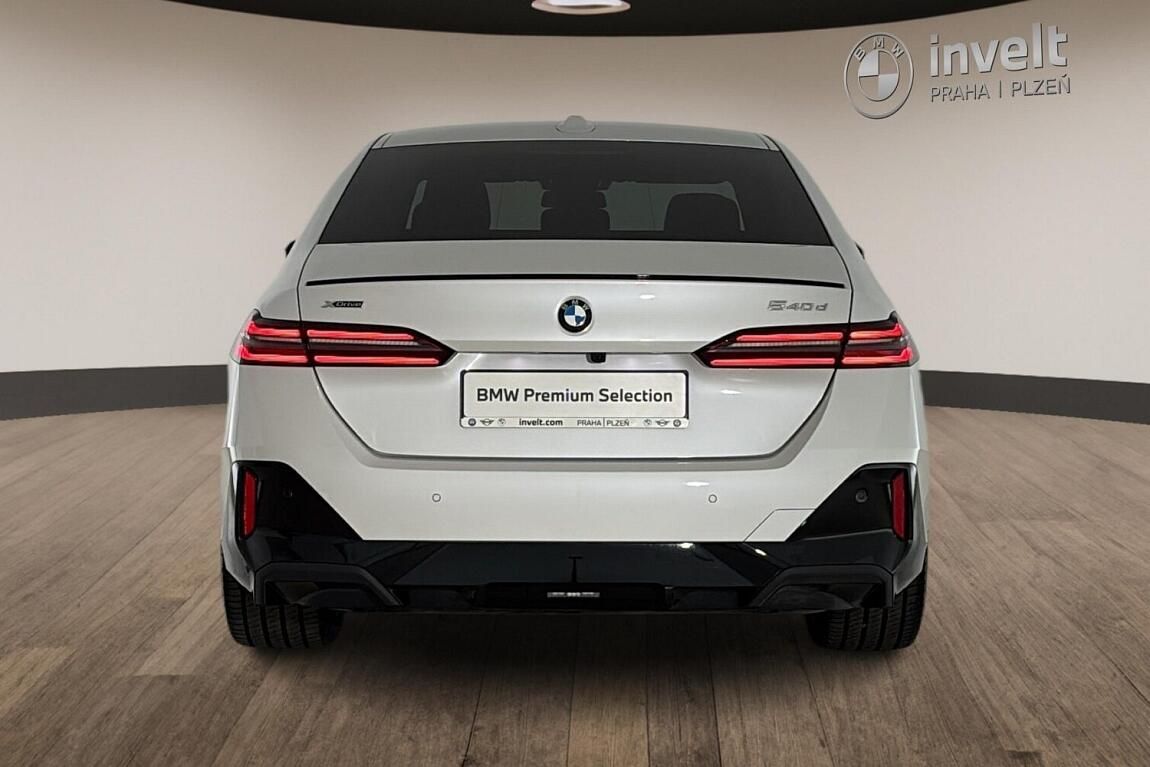 BMW Řada 5, 540d xDrive Sedan - fotka 4