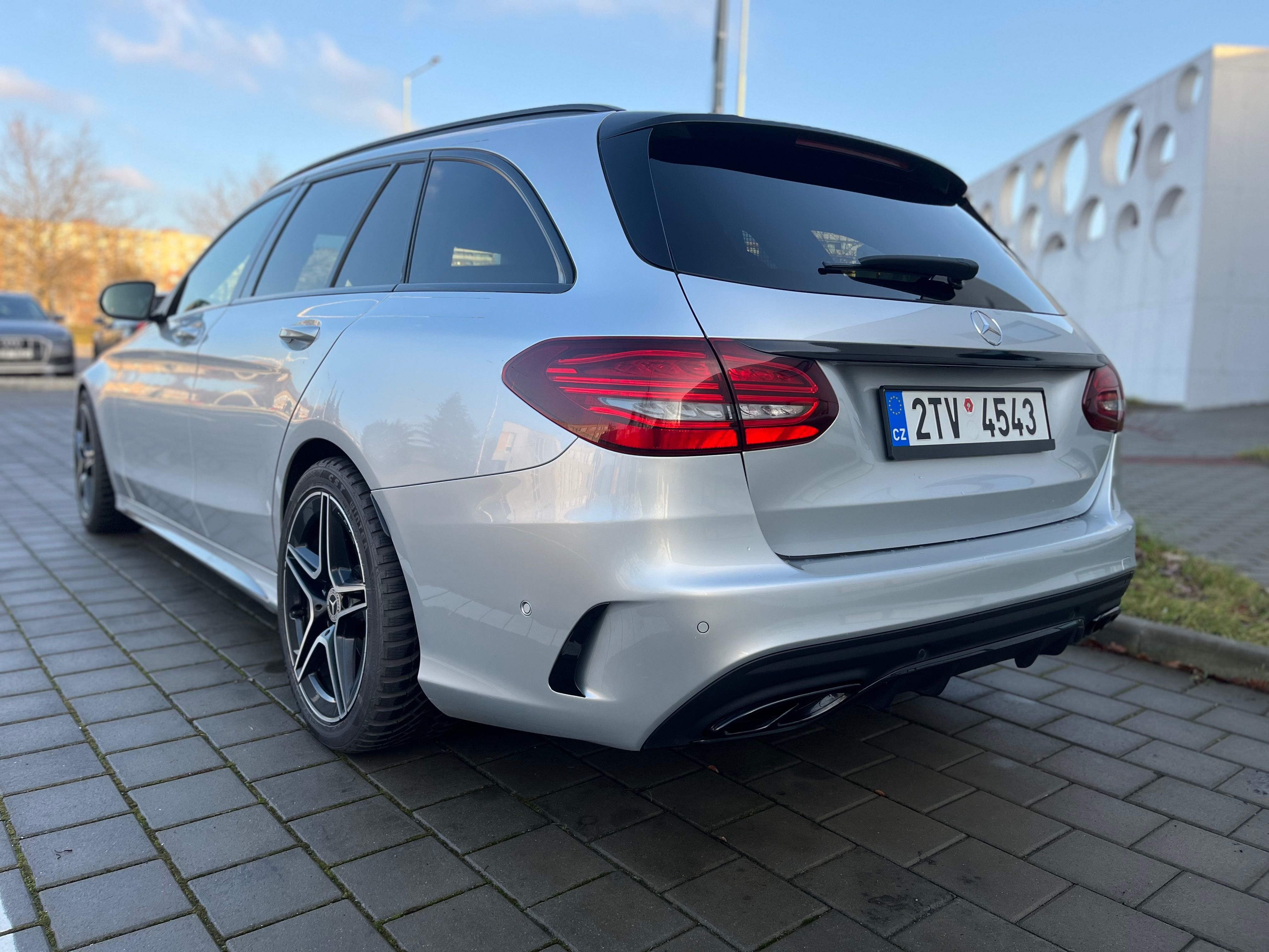 Mercedes-Benz Třídy C, Mercedes C200 AMG Night Paket - fotka 3